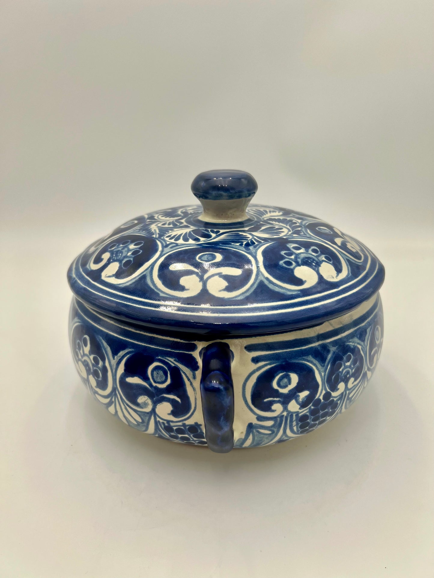 VINTAGE MEXICAN TALAVERA POTTERY BLUE AND WHITE GLAZED SERVING DISH