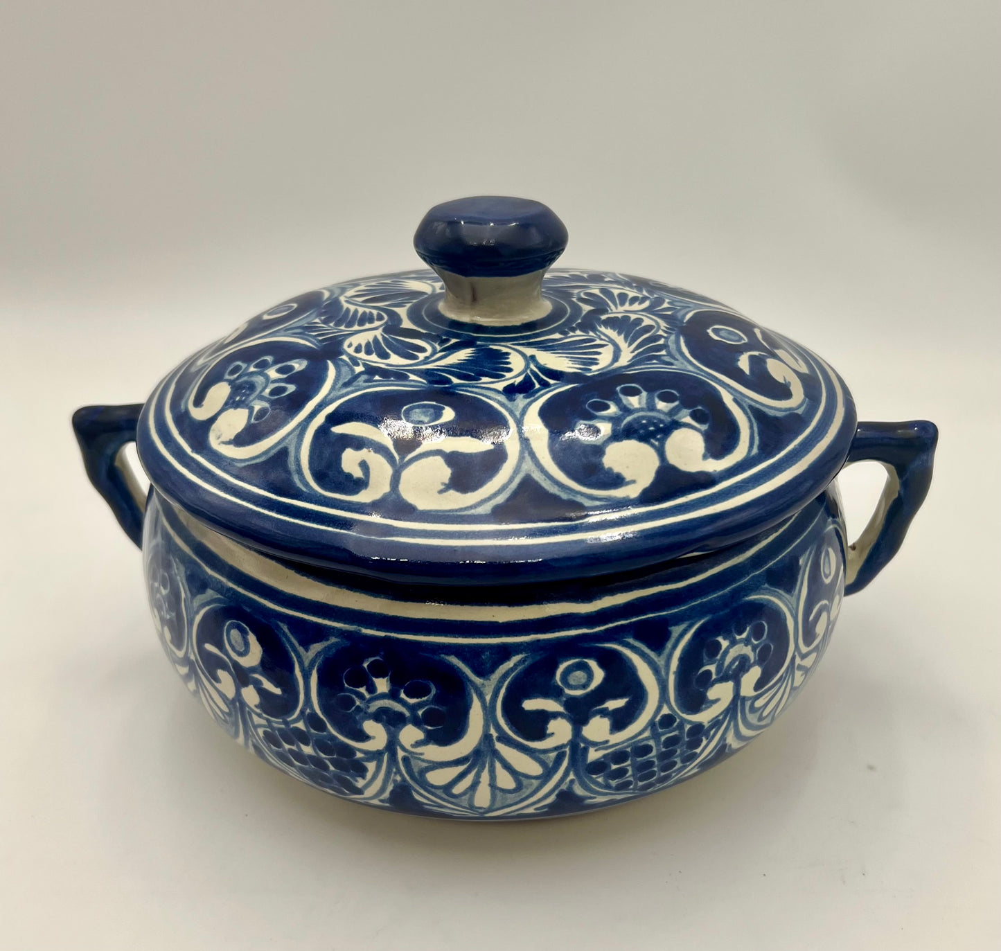 VINTAGE MEXICAN TALAVERA POTTERY BLUE AND WHITE GLAZED SERVING DISH