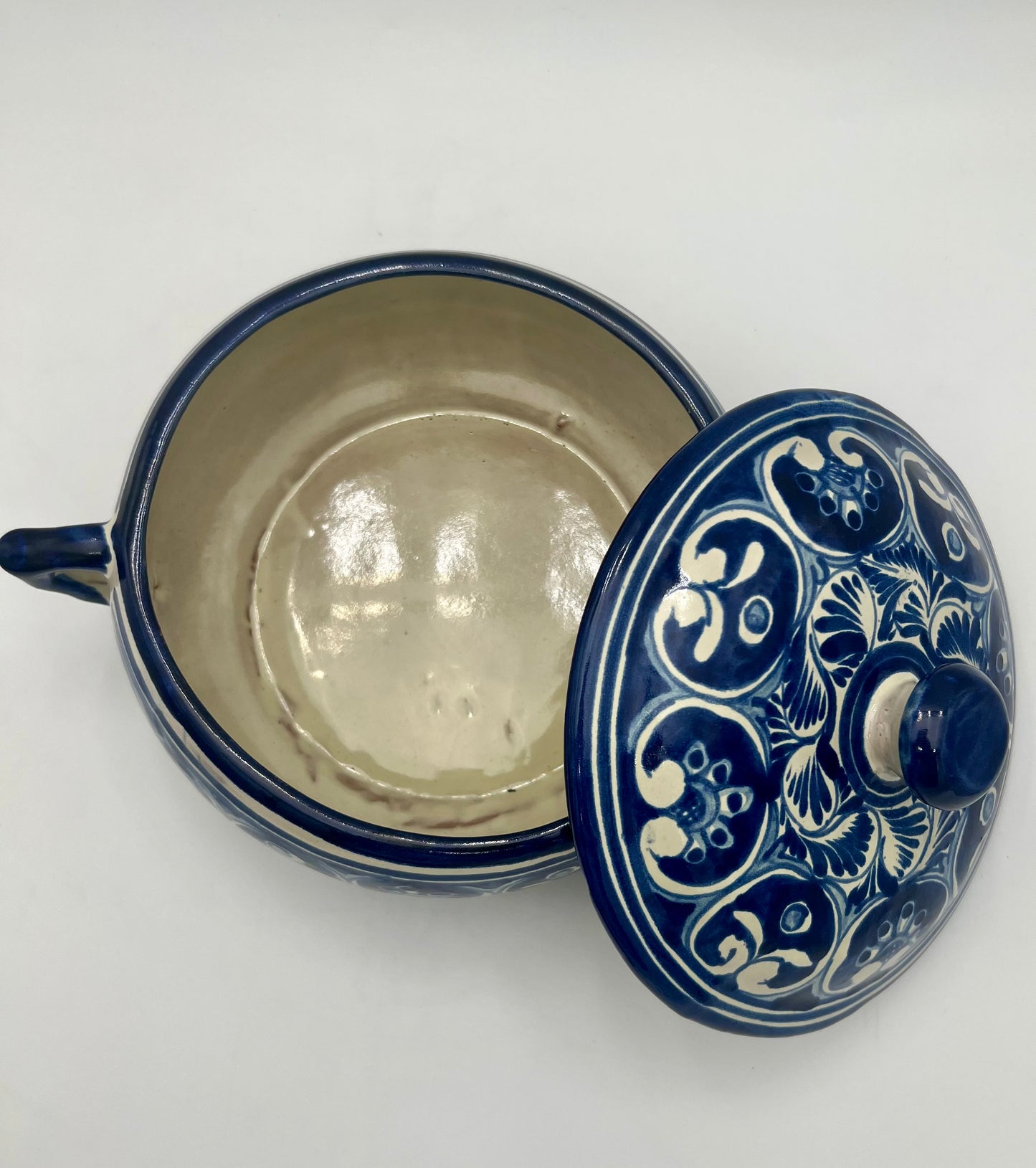 VINTAGE MEXICAN TALAVERA POTTERY BLUE AND WHITE GLAZED SERVING DISH