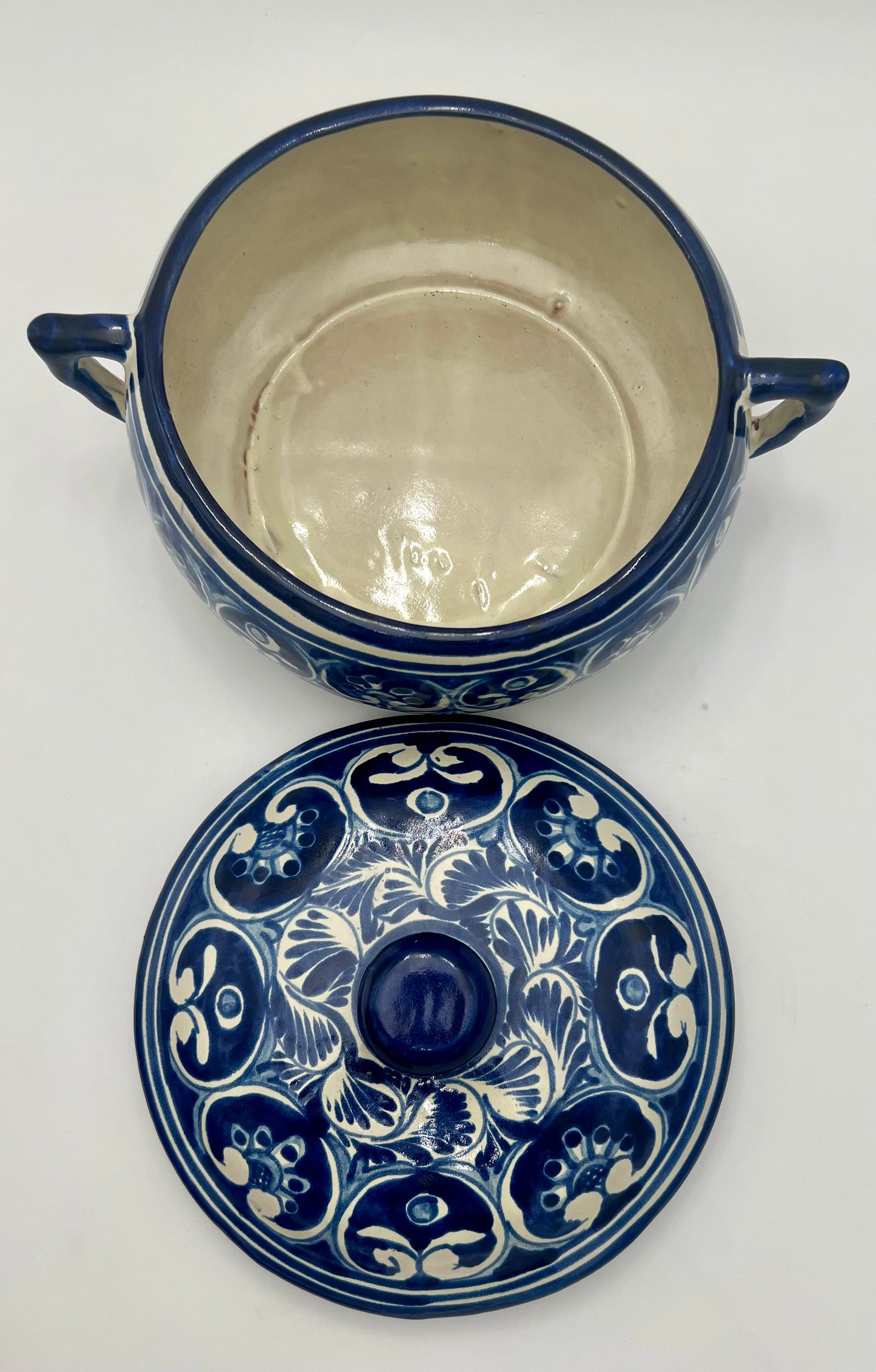 VINTAGE MEXICAN TALAVERA POTTERY BLUE AND WHITE GLAZED SERVING DISH