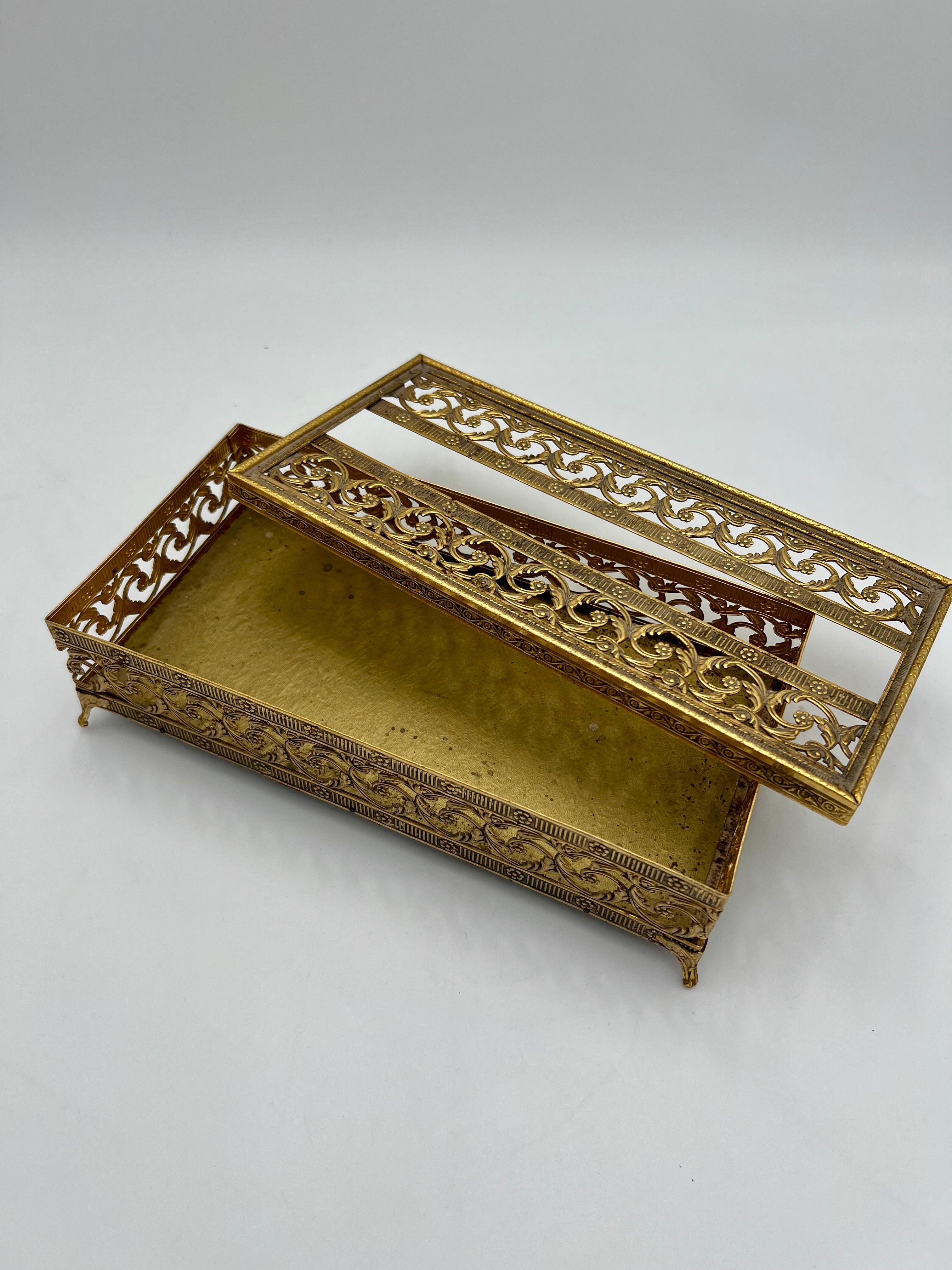 VINTAGE GILT BRASS FILIGREE JEWELRY BOX FRENCH VANITY TRINKET CASKET HOLLYWOOD REGENCY DECOR
