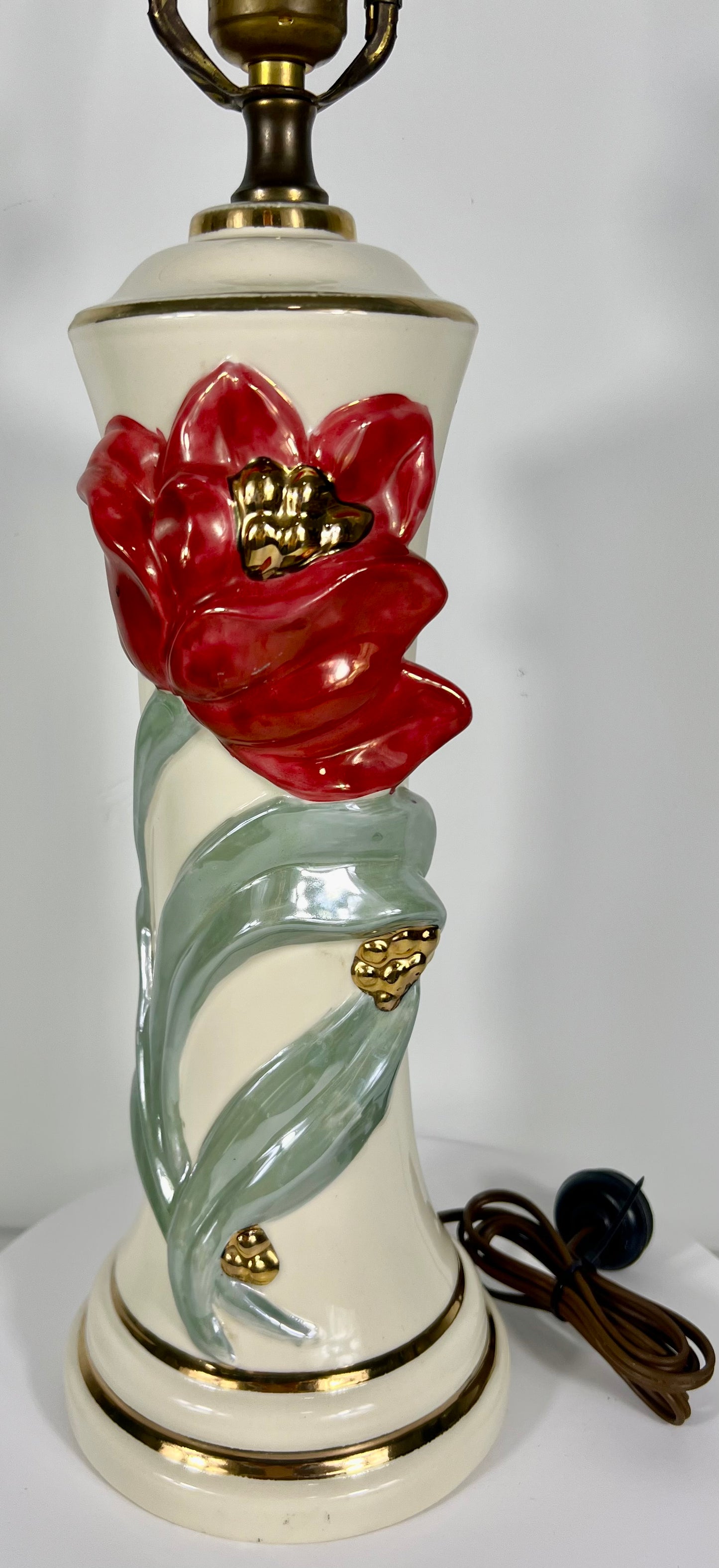 1940s IVORY AND GOLD FLOWER TABLE LAMP