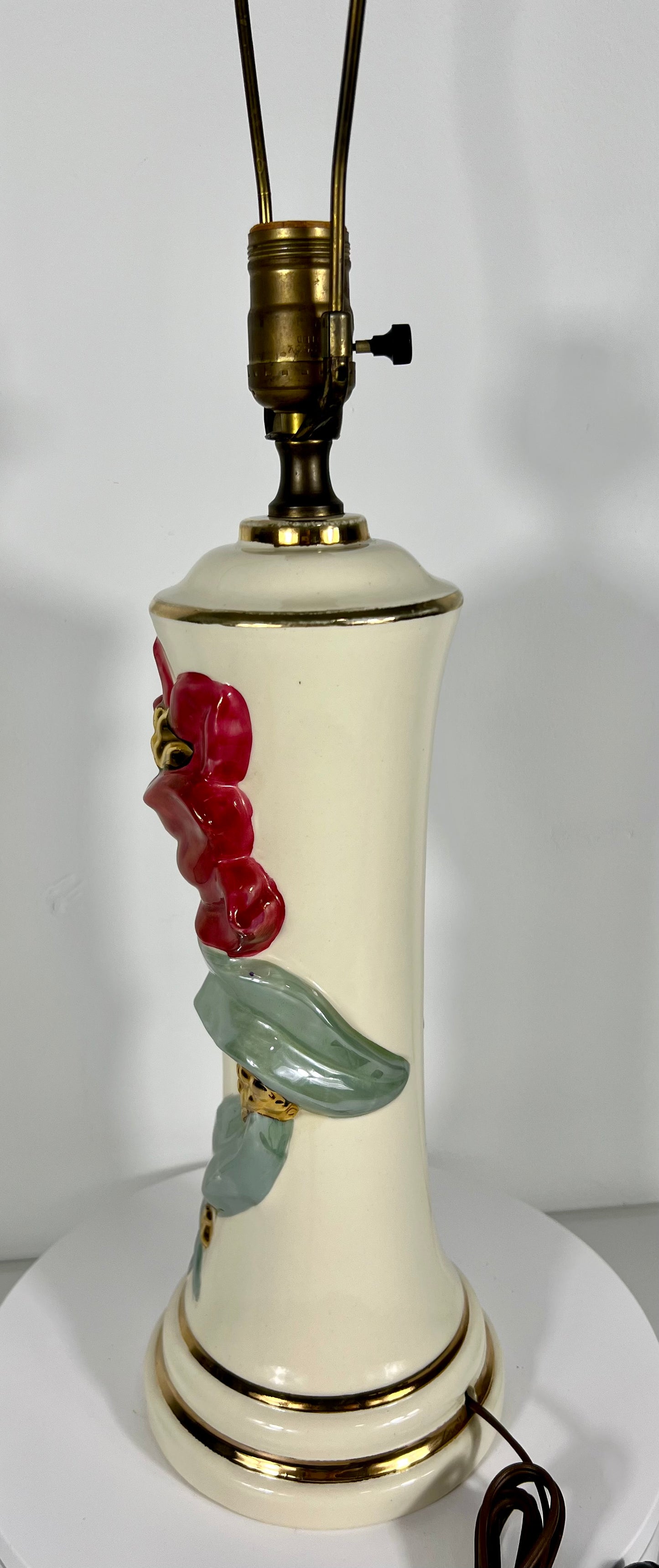 1940s IVORY AND GOLD FLOWER TABLE LAMP