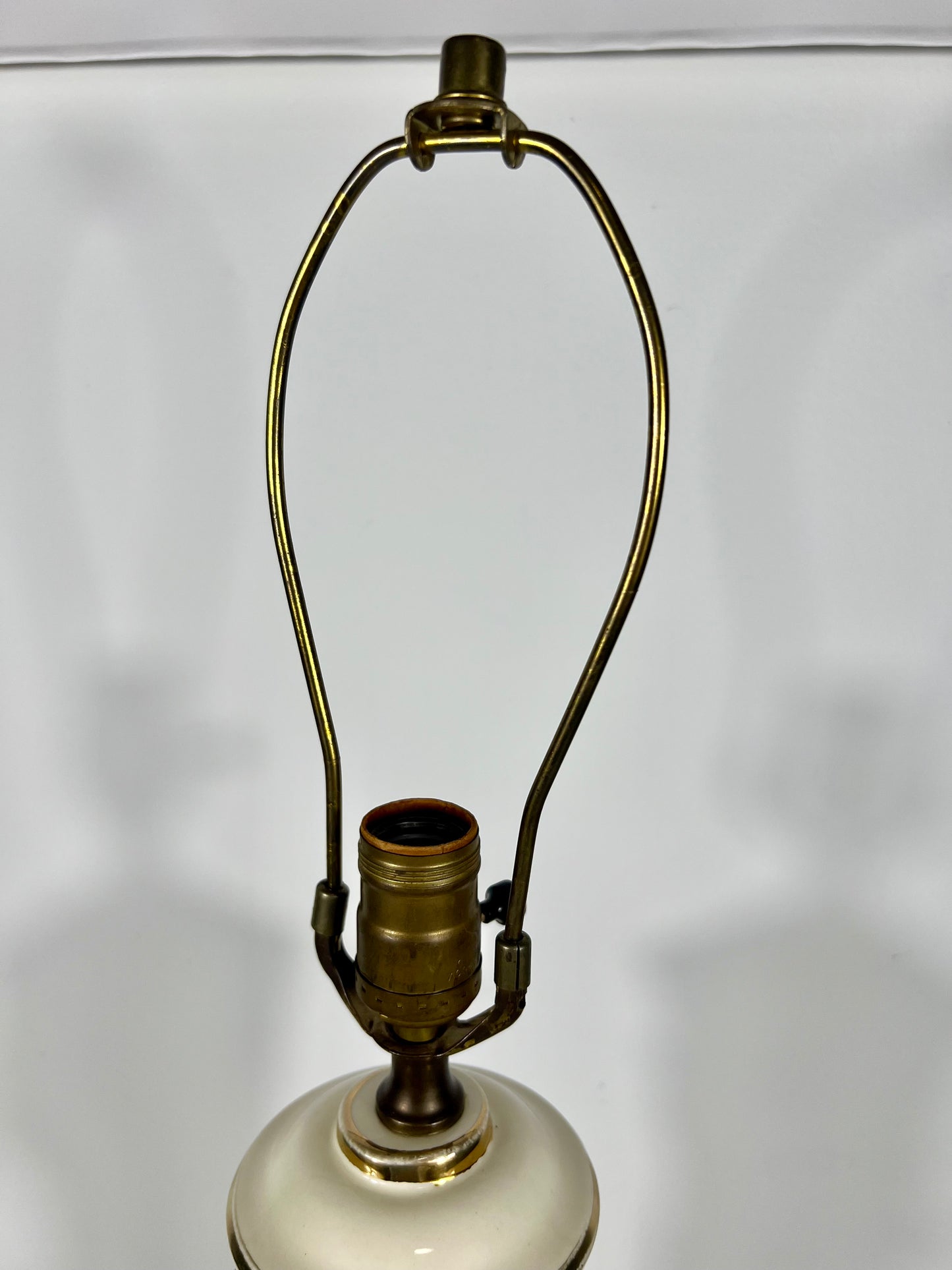 1940s IVORY AND GOLD FLOWER TABLE LAMP