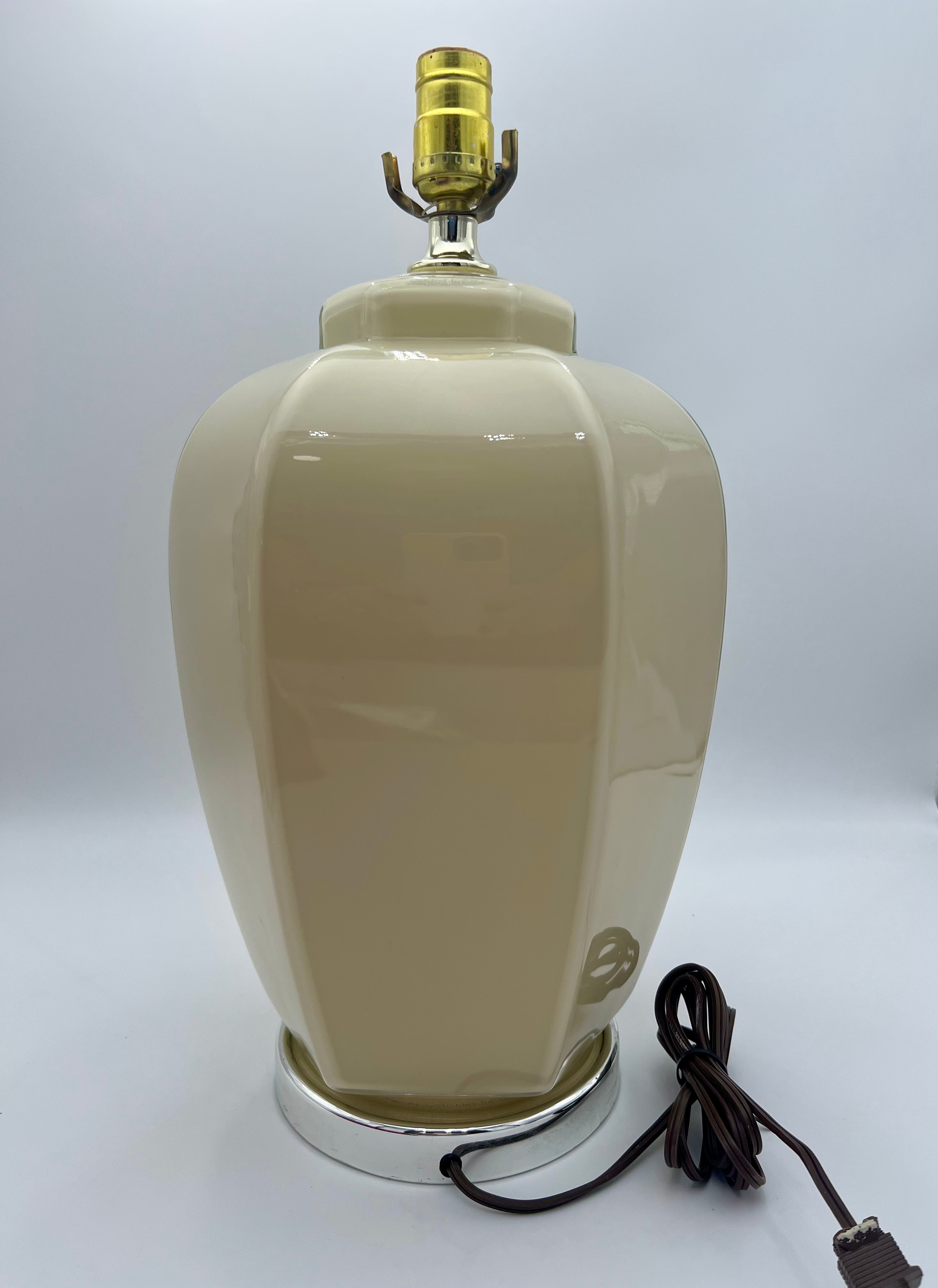 VINTAGE GLAZED CERAMIC CHERRY BLOSSOM TABLE LAMP WITH RAISED FLORAL RELIEF – HOLLYWOOD REGENCY CHINOISERIE