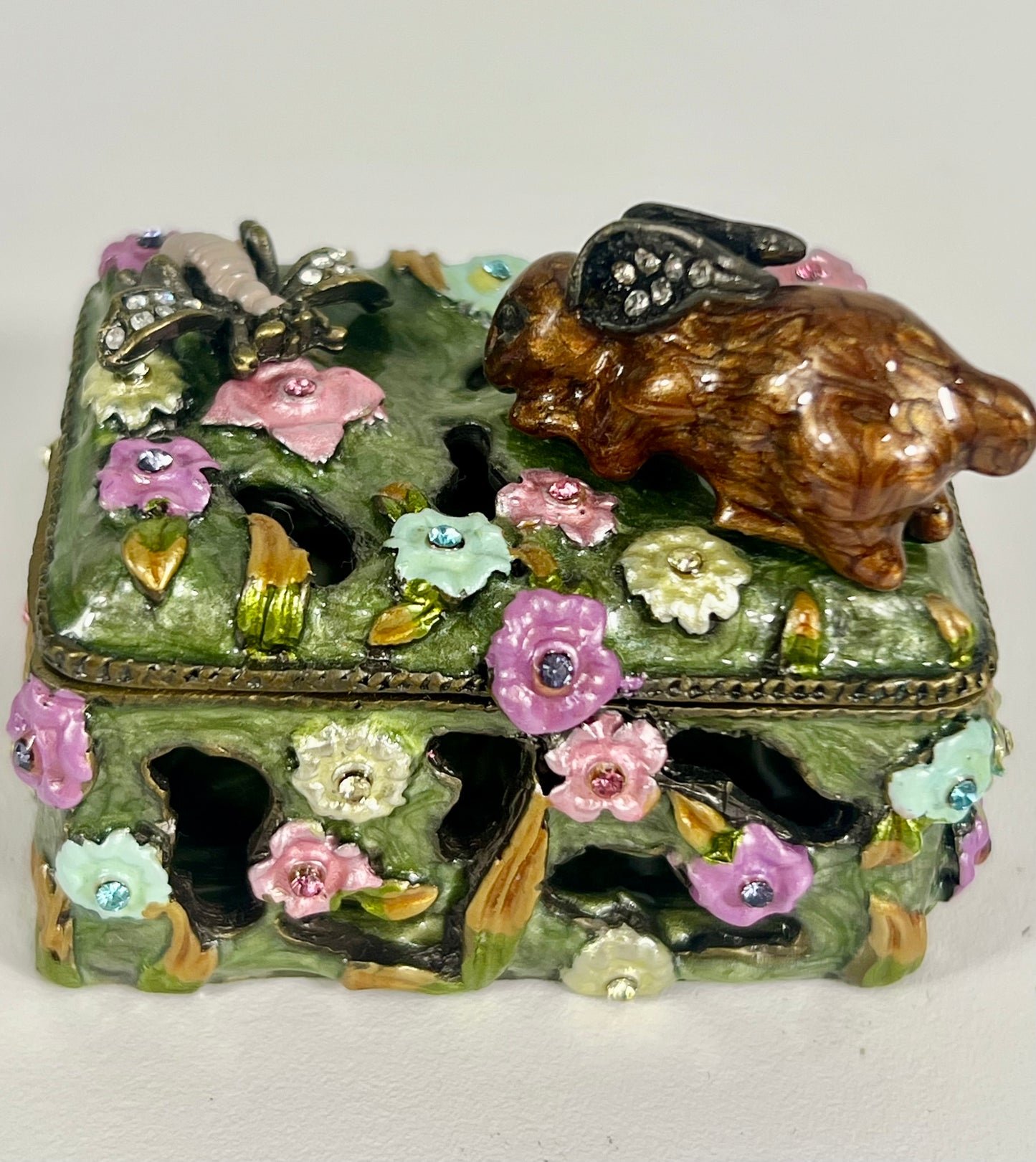 VINTAGE GARDEN CUT OUT TRINKET/JEWELRY BOX WITH A RABBIT AND DRAGONFLY WITH CRYSTAL DETAILS