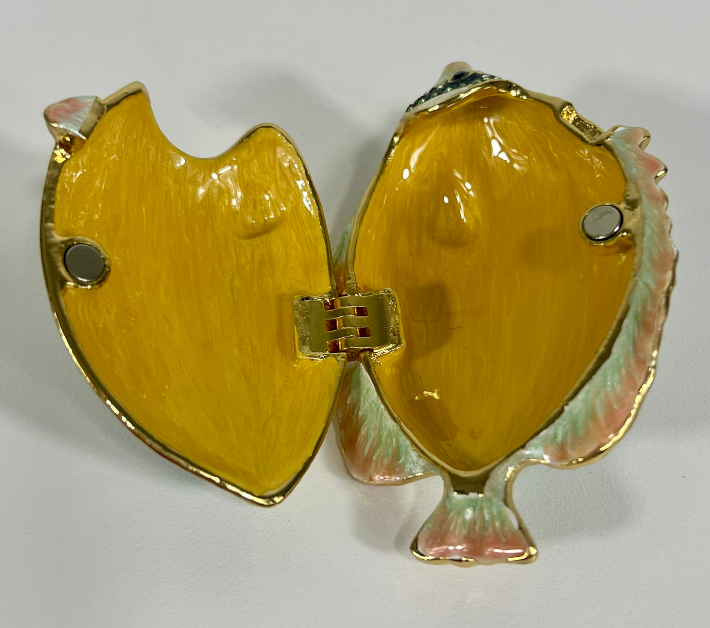 VINTAGE PINK GEEN, AND WHITE CRYSTALS FISH SHAPED TRINKET/JEWELRY BOX