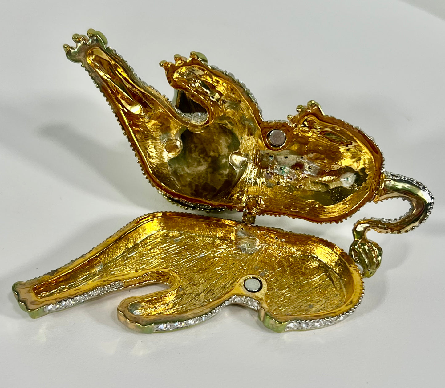 VINTAGE WHITE CRYSTAL AND GOLD LION SHAPED TRINKET/JEWELRY BOX