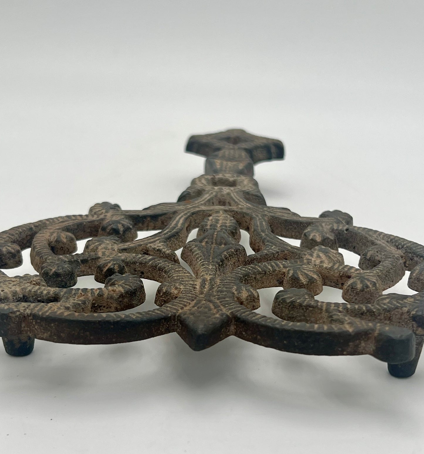 ANTIQUE J.Z.H. CAST IRON TRIVET, CIRCA 1949