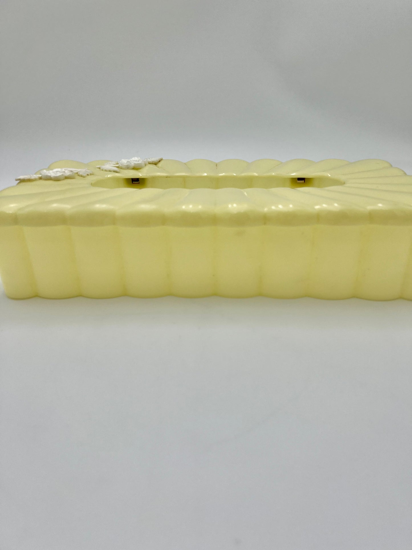 1950s/1960s MENDA CO. PALE YELLOW TISSUE HOLDER