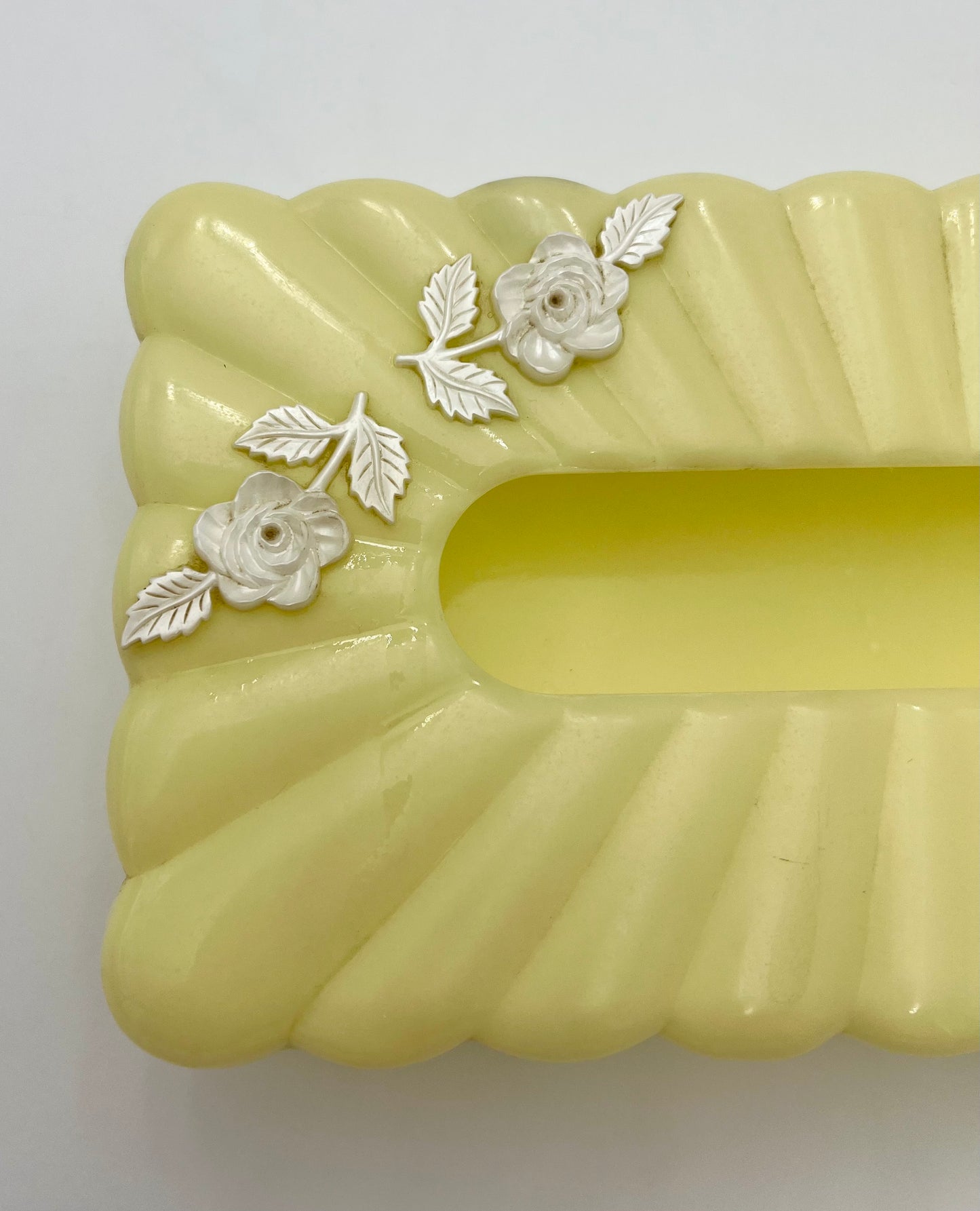 1950s/1960s MENDA CO. PALE YELLOW TISSUE HOLDER