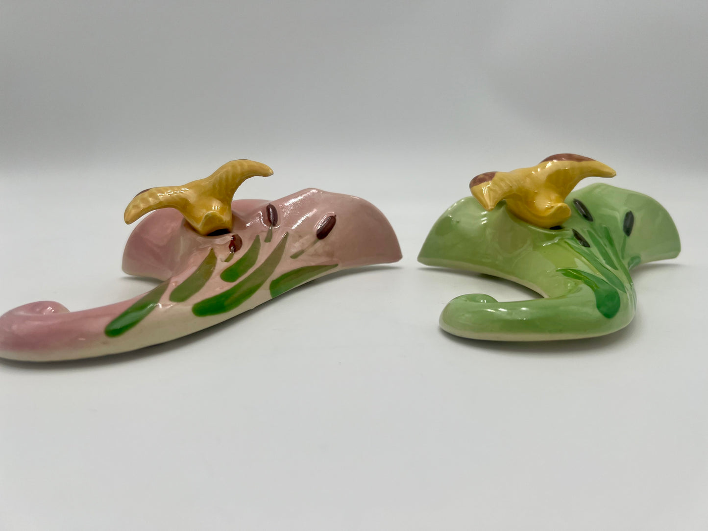PAIR OF 1950s PINK AND GREEN CORNUCOPIA SHAPE WALL POCKETS