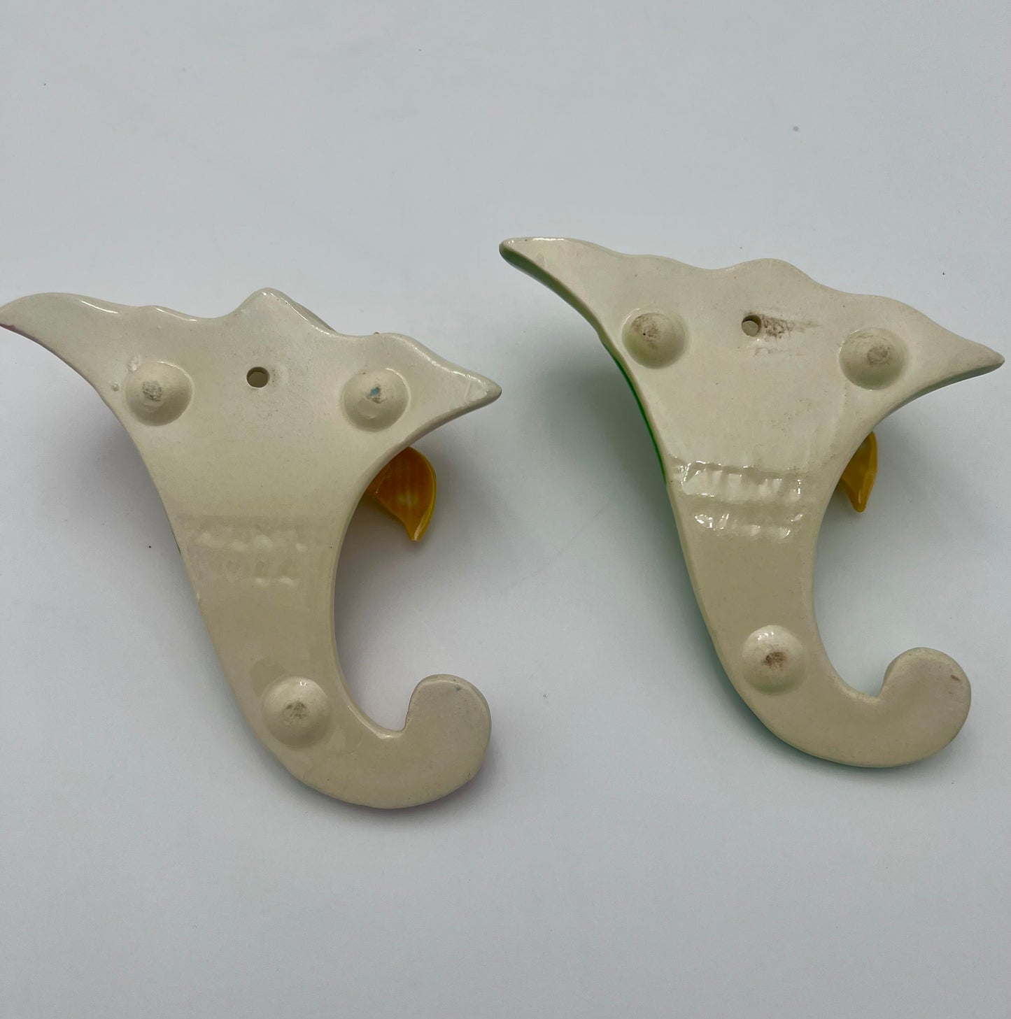 PAIR OF 1950s PINK AND GREEN CORNUCOPIA SHAPE WALL POCKETS