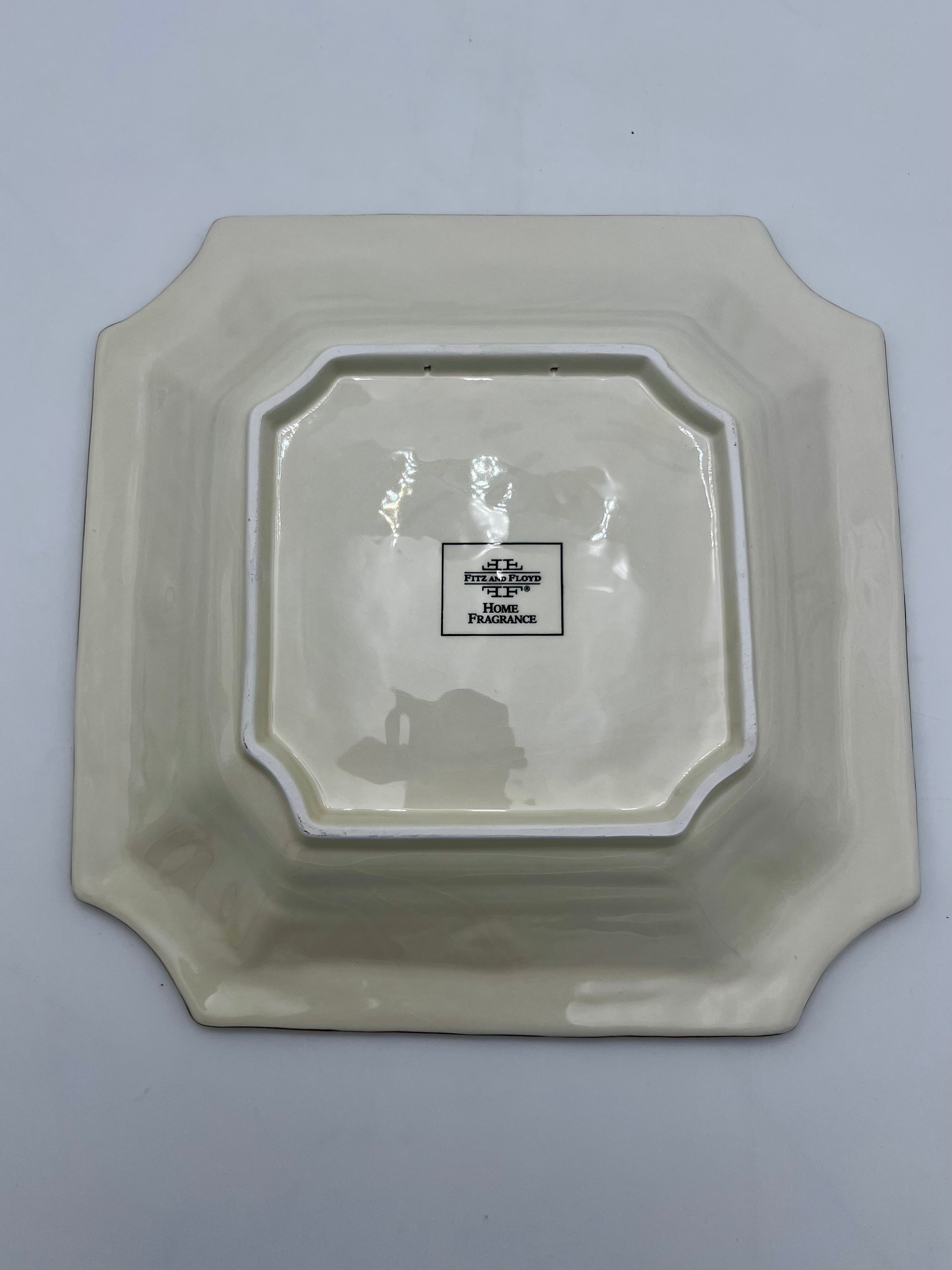 FITZ AND FLOYD ORNATE GREEN. WHITE, AND GOLD DECORATIVE BOWL