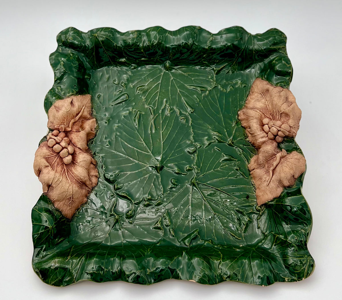 VINTAGE CHARLESTOWNE PORCELAIN AND CERAMIC KELLY GREEN AND BLUSH SERVING PLATTER