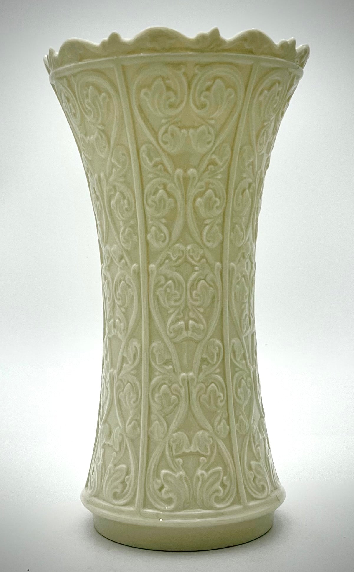 1960's LENOX WENTWORTH COLLECTION CREAM PORCELAIN VASE