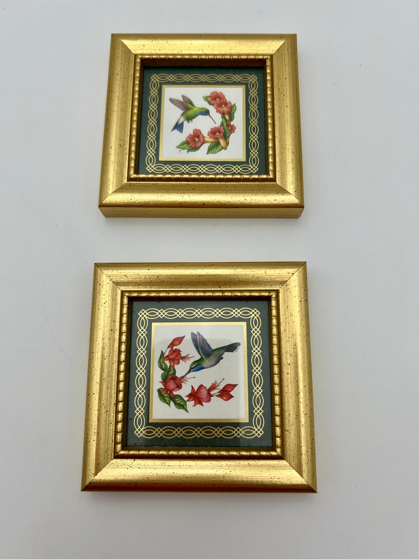 VINTAGE PAIR OF SMALL FRAMED HUMMINGBIRD PRINTS