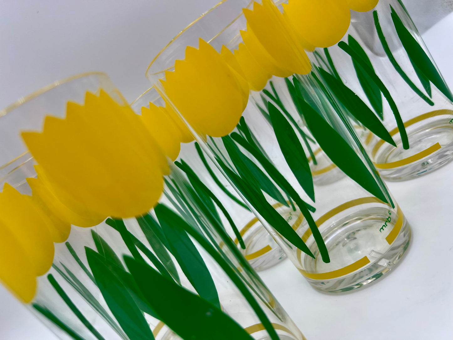 VINTAGE MID-CENTURY MODERN SET OF 6 ACRYLIC TULIP TUMBLERS
