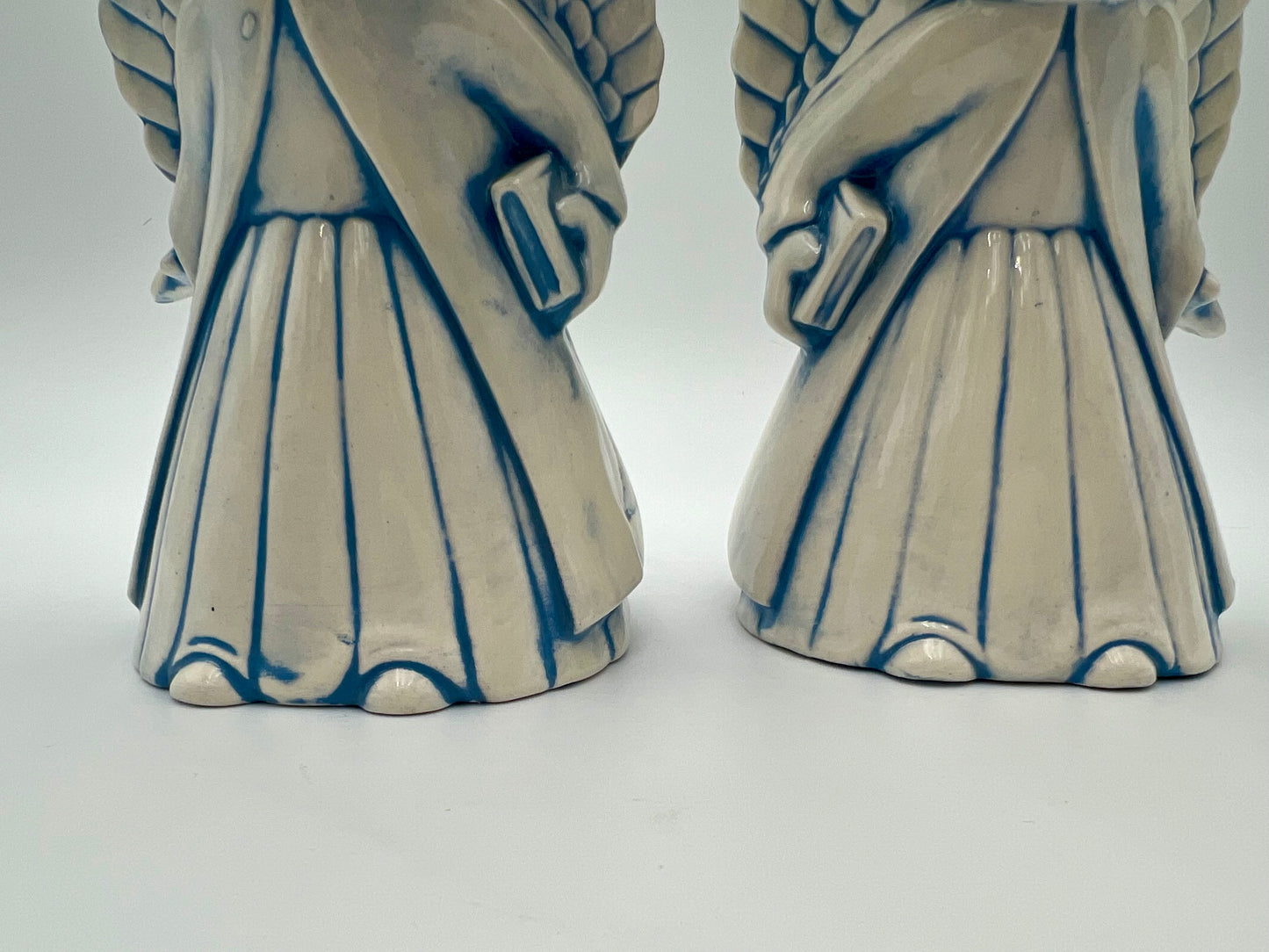 VINTAGE SIGNED CERAMIC KISSING ANGELS CIRCA 1983