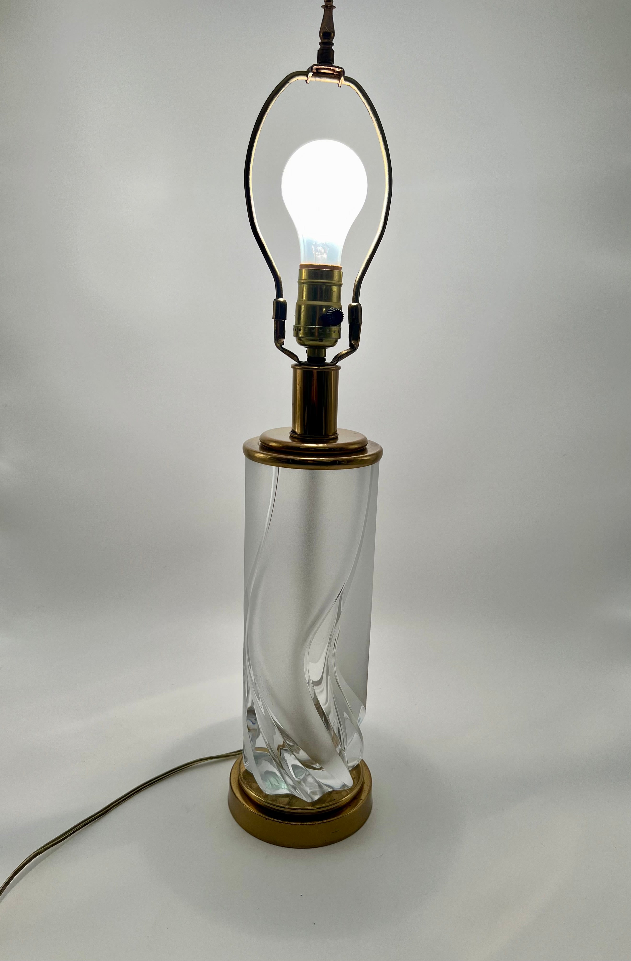 VINTAGE PEILL & PUTZLER HEAVY ART GLASS SWIRL LAMP WITH BRASS ACCENTS