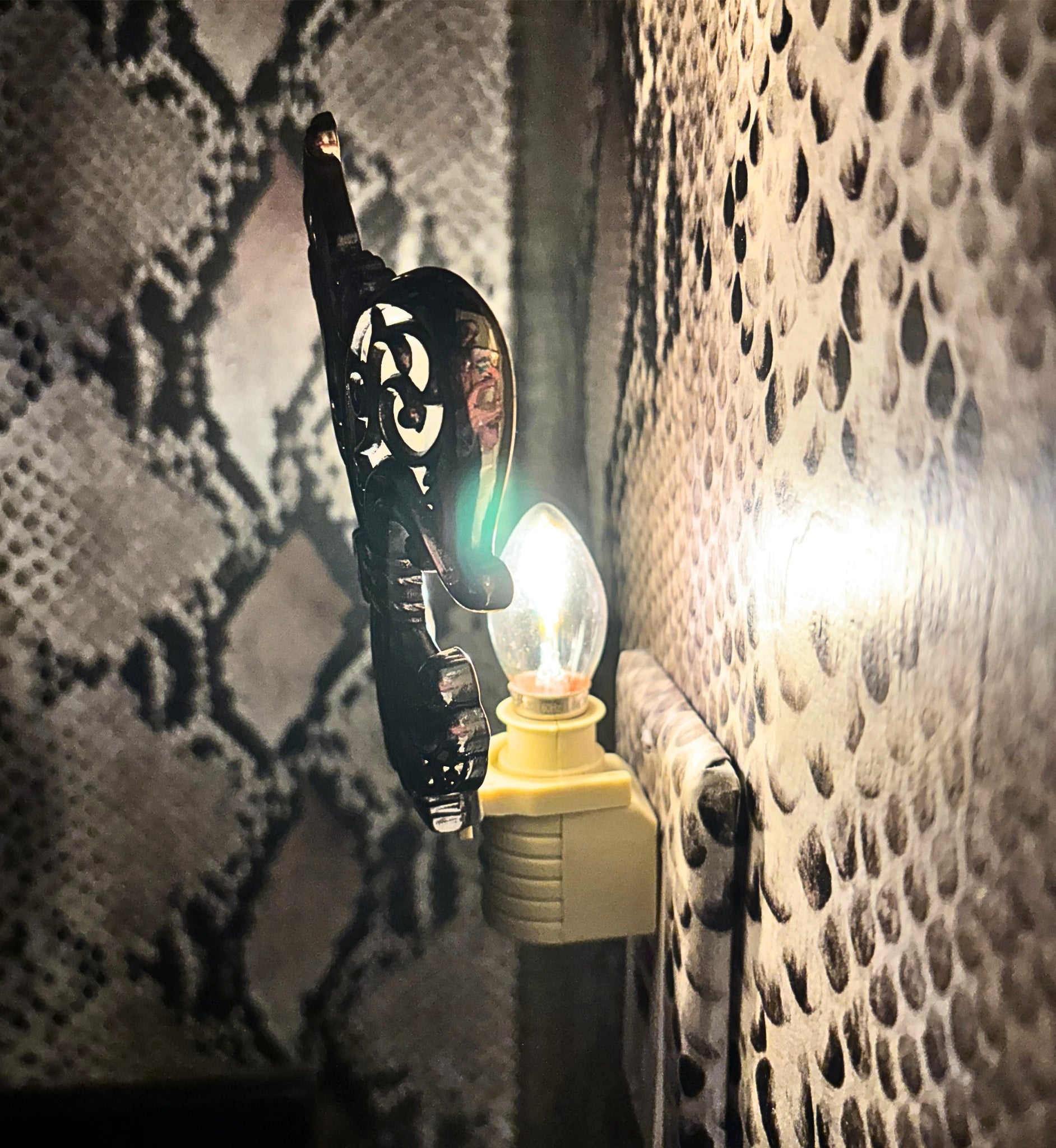 VINTAGE BRIGHTON BUTTERFLY NIGHT LIGHT – SILVER TONE PIERCED METAL PLUG-IN ACCENT LAMP