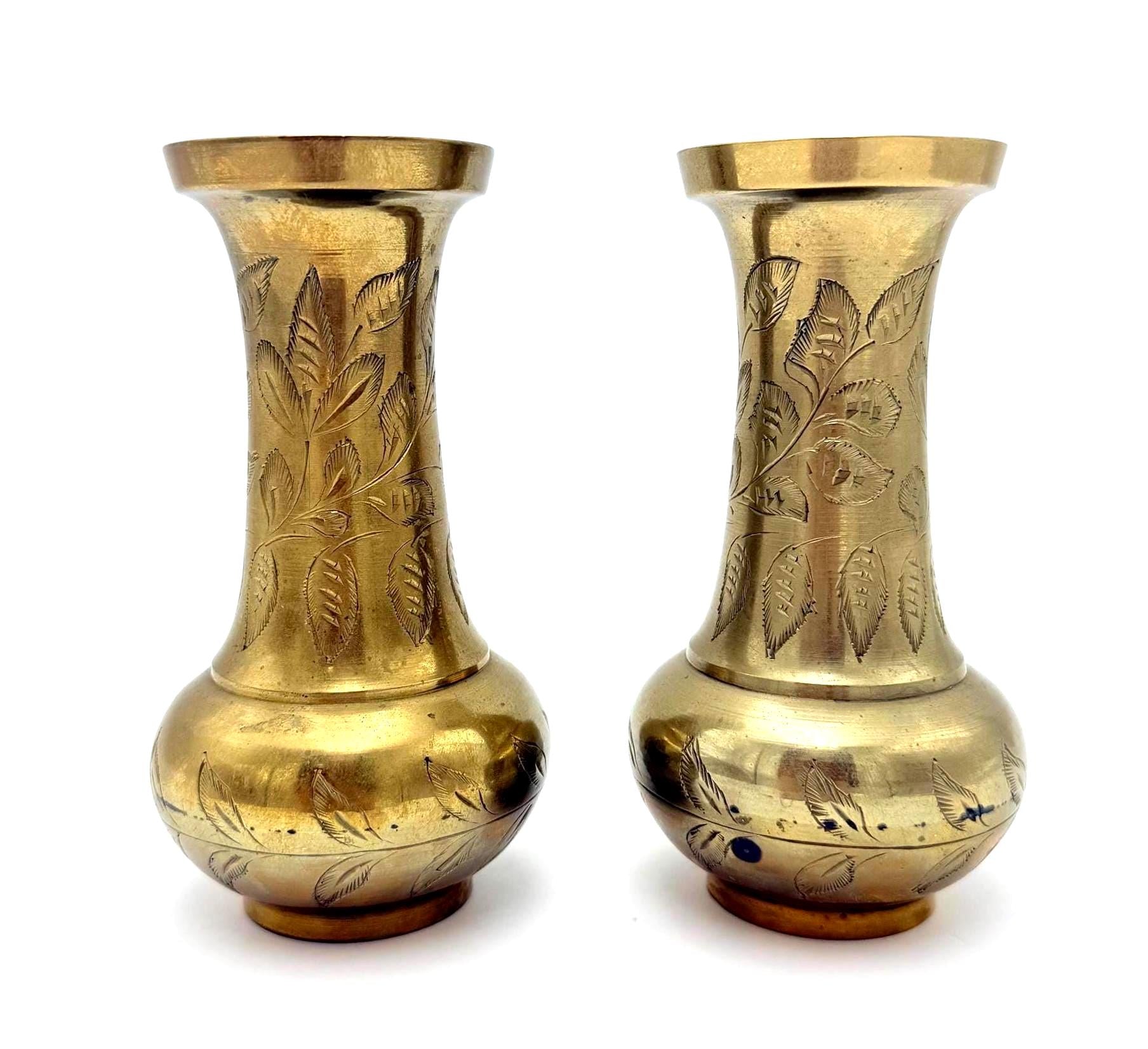VINTAGE SARNA BRASS INDIA ENGRAVED BRASS BUD VASE PAIR CIRCA 1970S