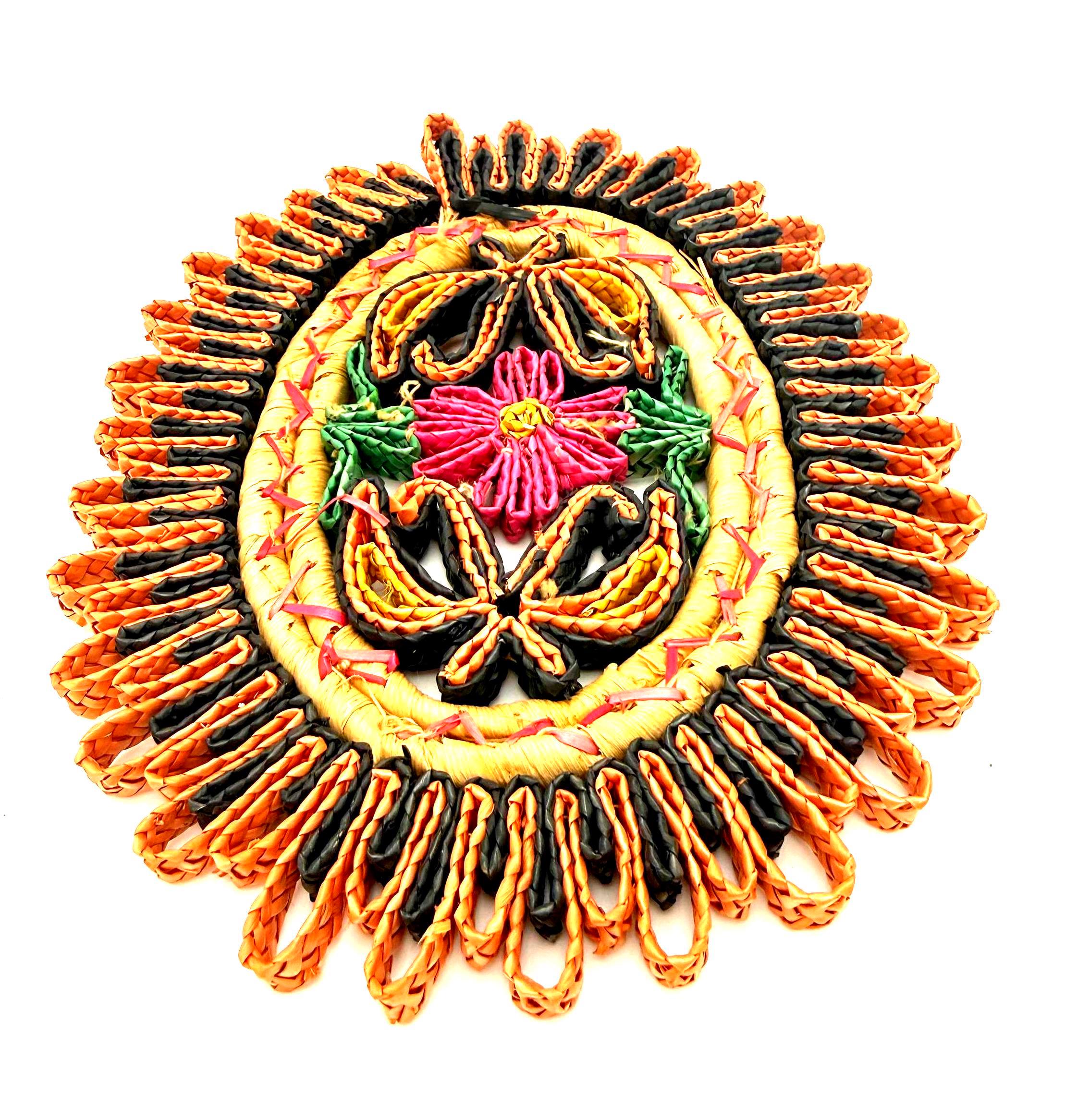 VINTAGE HANDWOVEN RAFFIA WALL HANGING – BOHO FOLK ART MEDALLION, SCULPTURAL WOVEN STRAW WALL ART