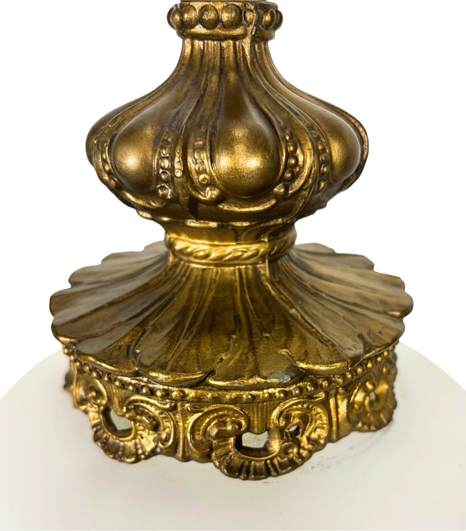 VINTAGE HOLLYWOOD REGENCY WHITE & GOLD LAMP; GOLD URN TABLE LAMP WITH MARBLE BASE