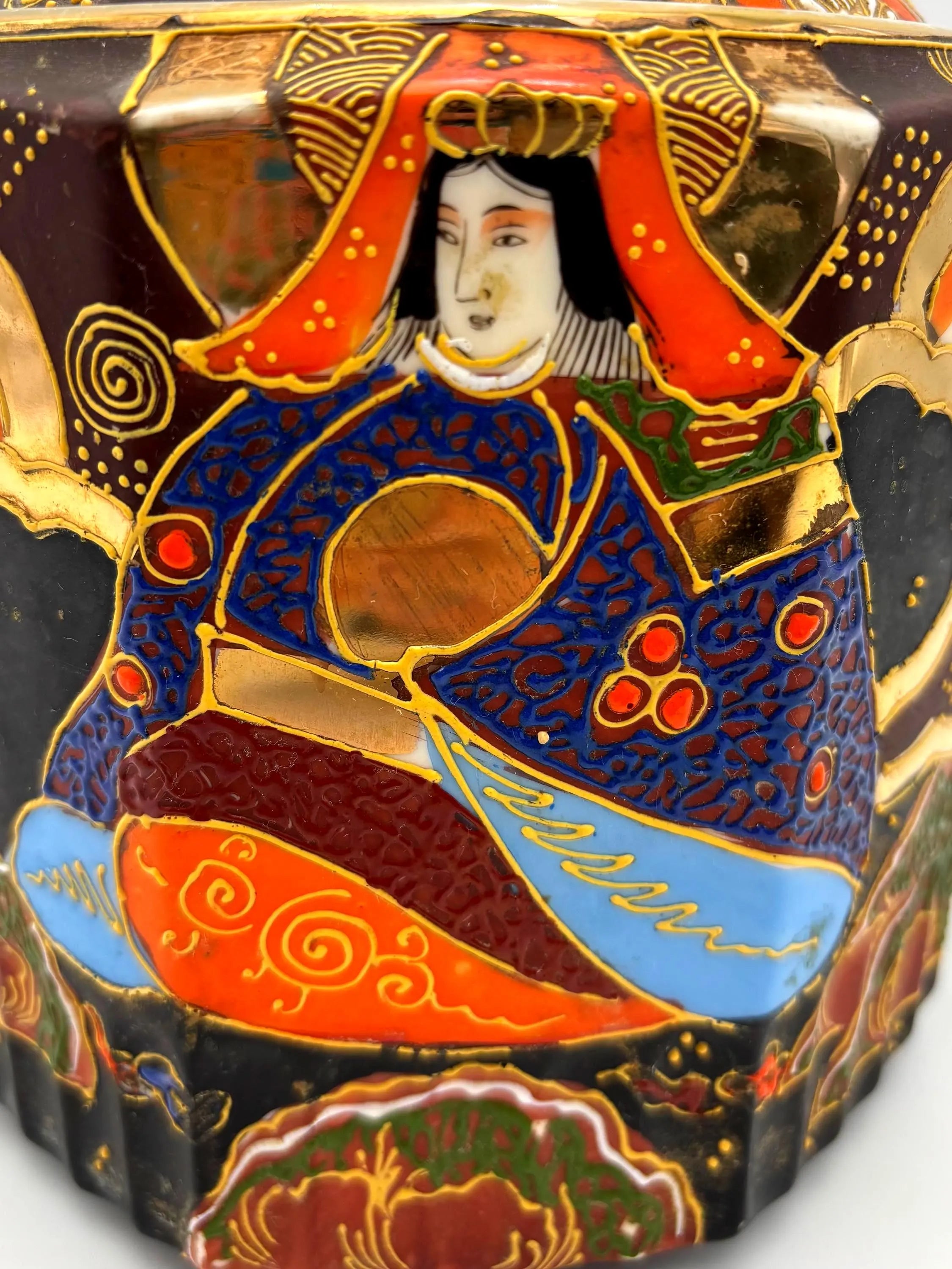 VINTAGE JAPANESE HAND-PAINTED SATSUMA STYLE COVERED VESSEL WITH SWING HANDLE