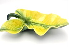 VINTAGE 1957 HULL POTTERY JUBILEE #405 YELLOW & GREEN TROPICAL LEAF DISH