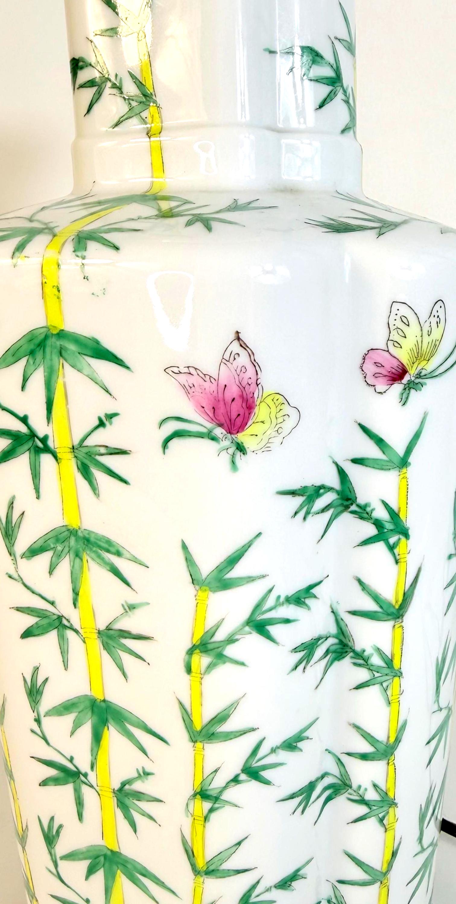 VINTAGE CHINOISERIE BAMBOO PORCELAIN TABLE LAMP WITH BUTTERFLY MOTIF – TALL WHITE GINGER JAR STYLE LIGHTING