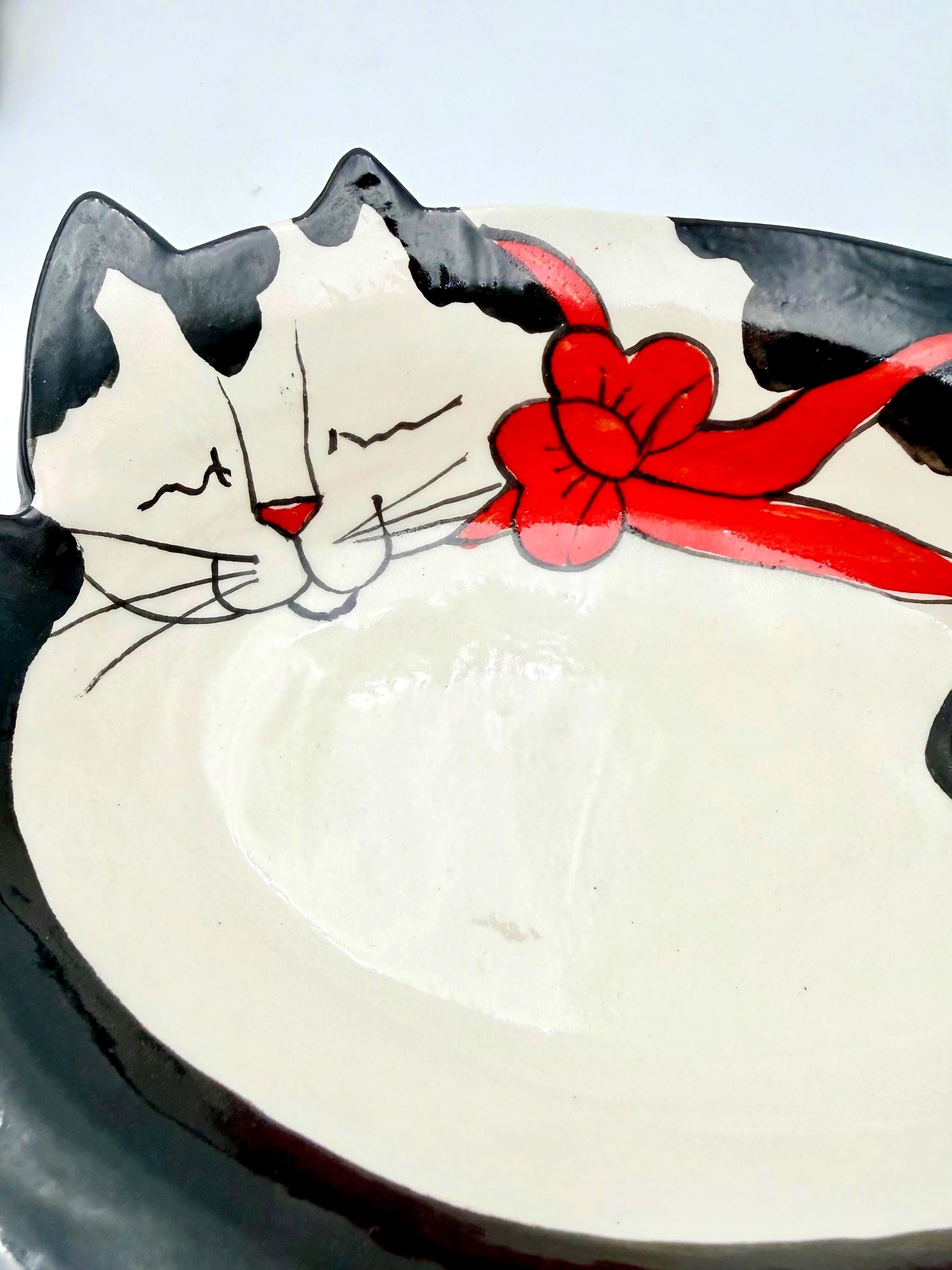 VINTAGE SIGNED FOLK ART CAT PLATTER AND BOWL SET LUCI ELLYN HAND PAINTED STUDIO POTTERY WHIMSICAL CERAMIC SERVING DISH