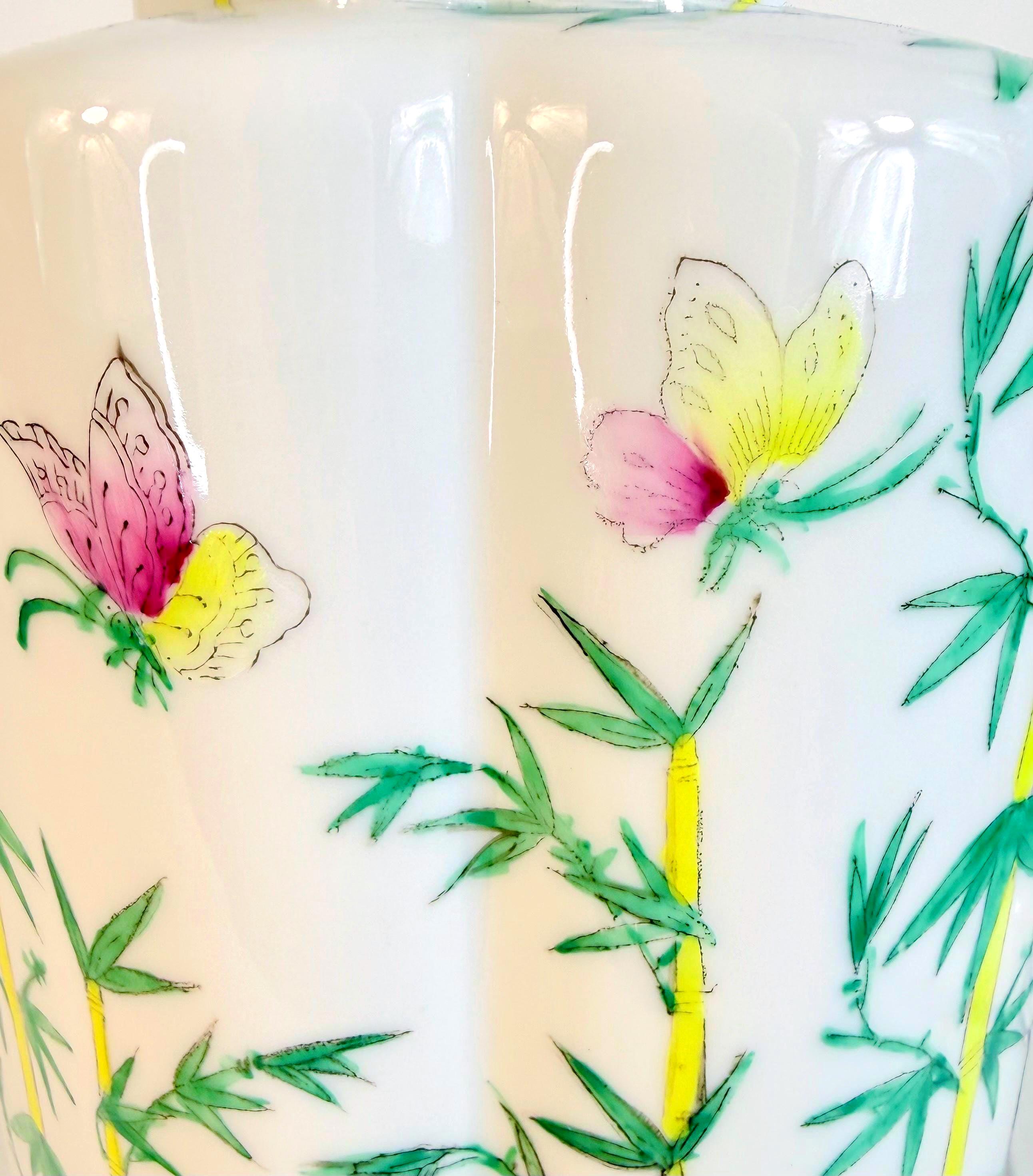 VINTAGE CHINOISERIE BAMBOO PORCELAIN TABLE LAMP WITH BUTTERFLY MOTIF – TALL WHITE GINGER JAR STYLE LIGHTING
