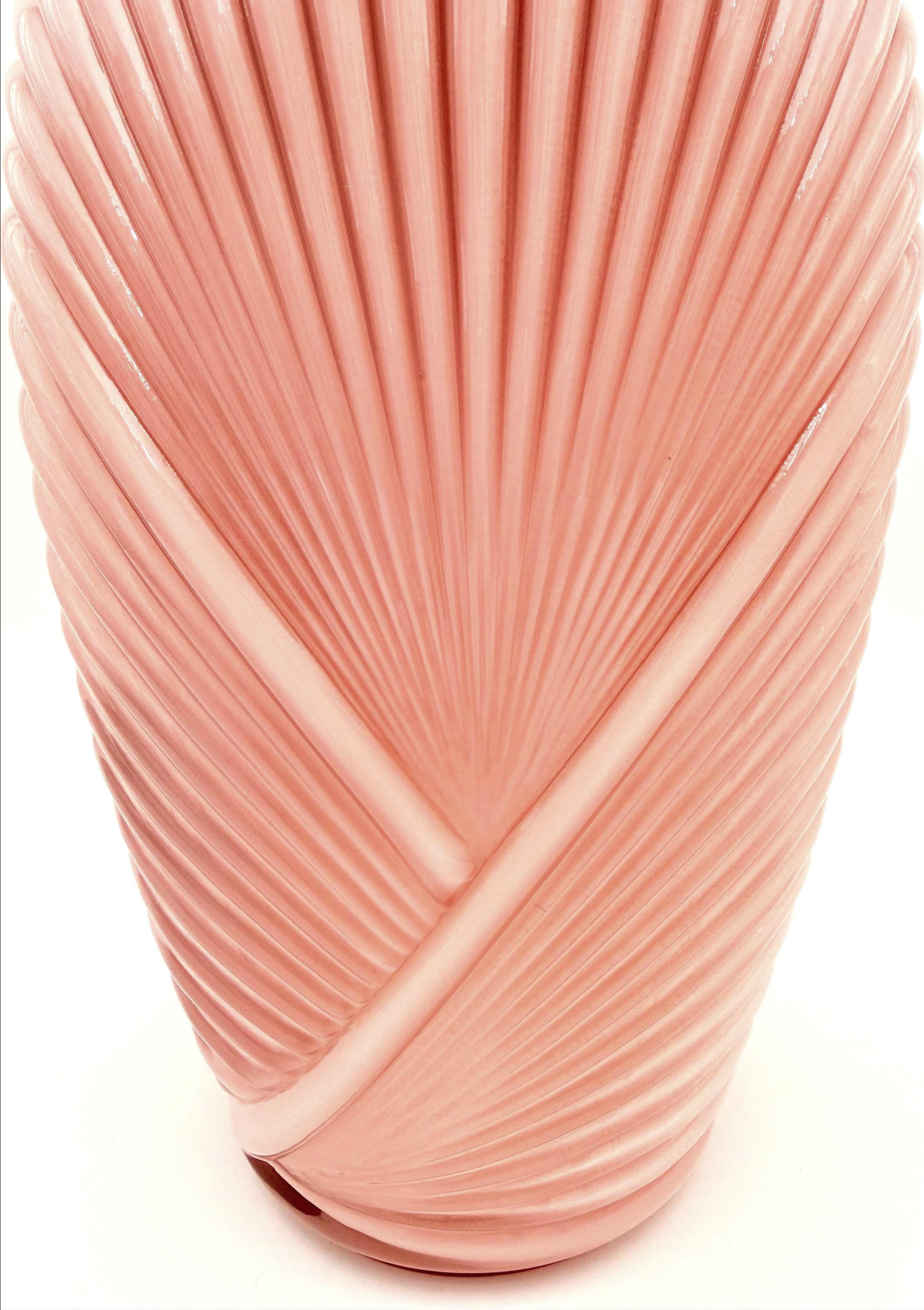 VINTAGE MID-CENTURY BLUSH PINK SATIN ART GLASS SCULPTURAL VASE