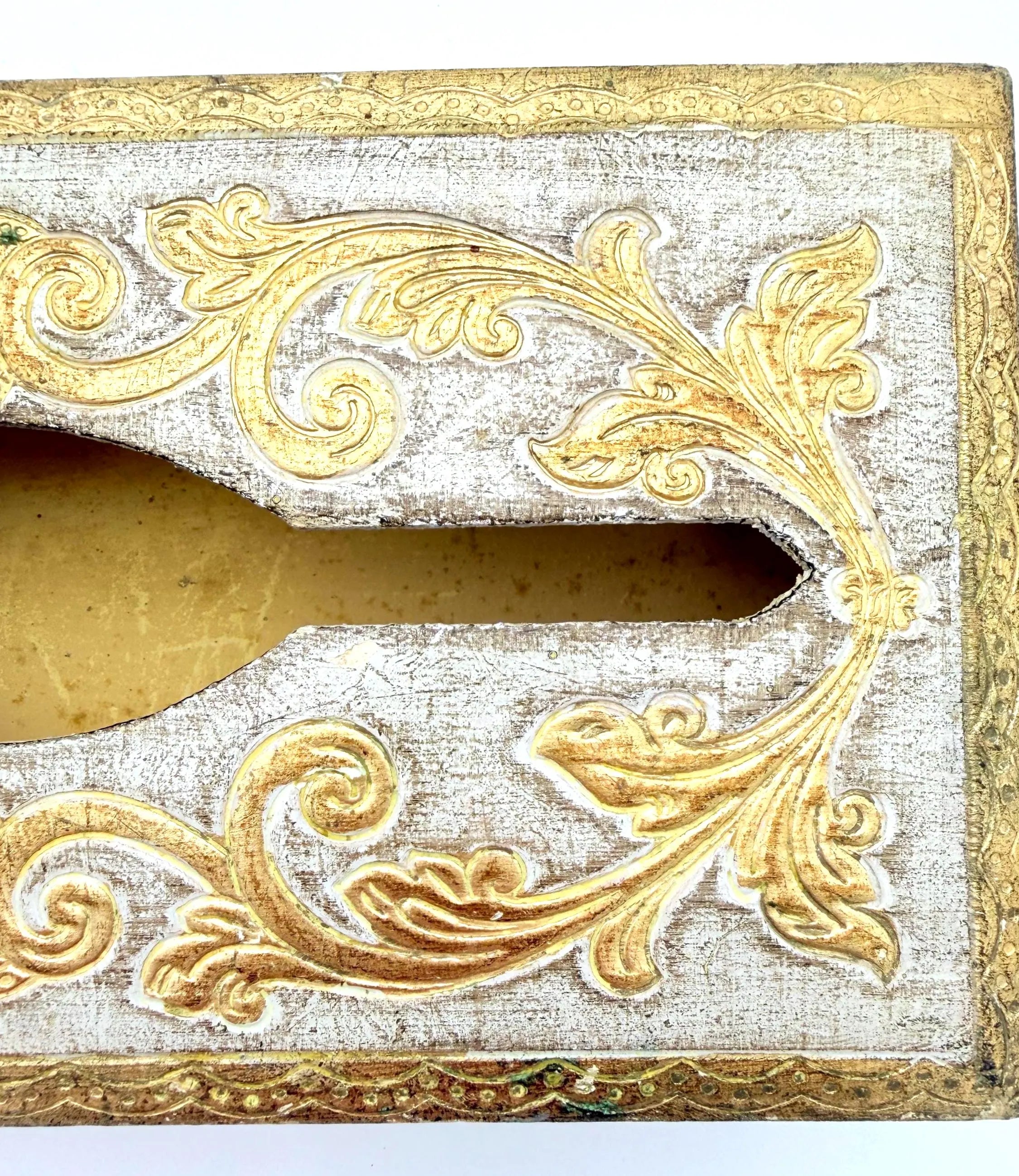 VINTAGE ITALIAN FLORENTINE TISSUE BOX COVER | HOLLYWOOD REGENCY GOLD & WHITE GILT VANITY BOX