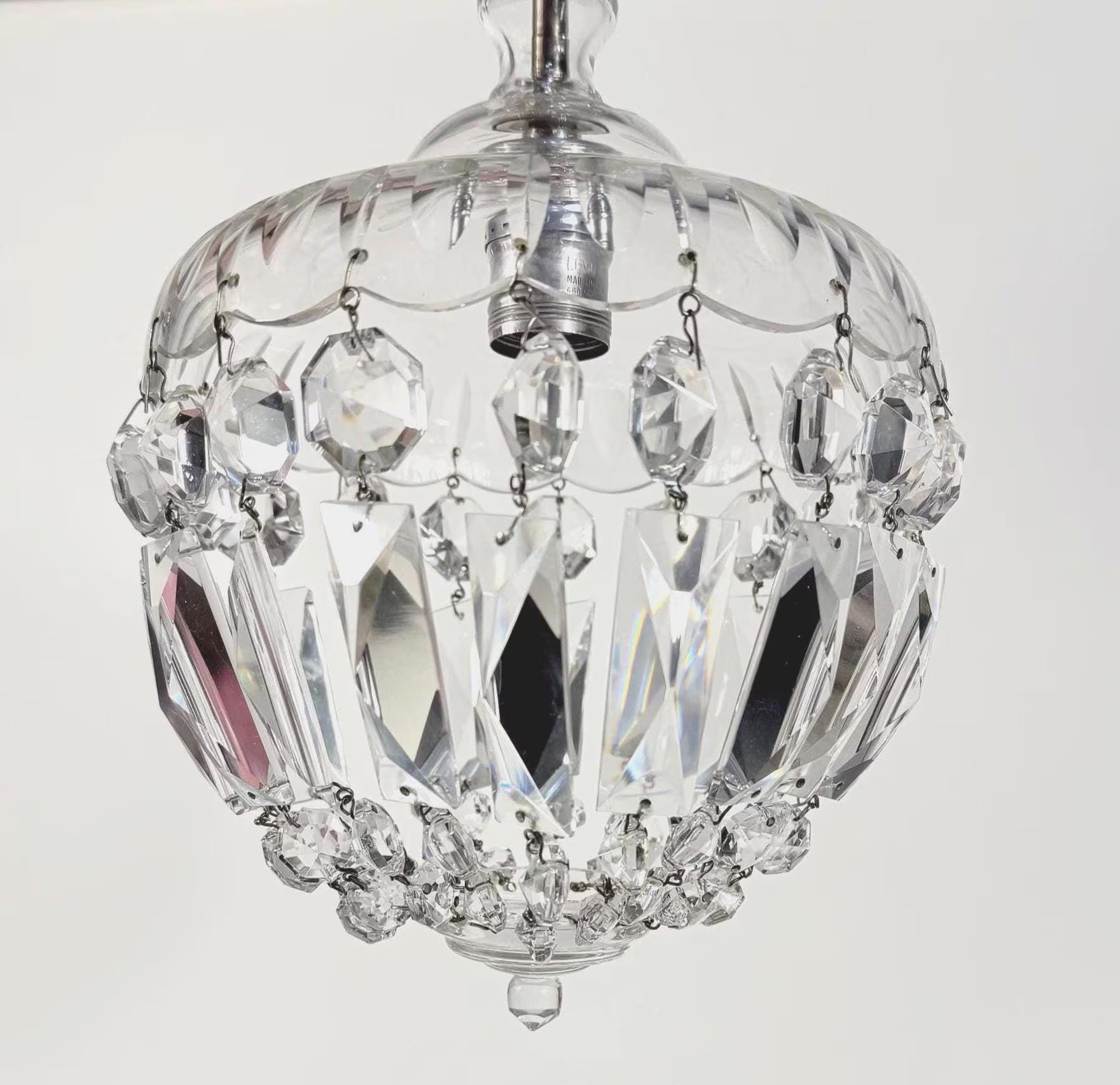 VINTAGE HOLLYWOOD REGENCY CUT CRYSTAL PENDANT CHANDELIER WITH FACETED SPEAR PRISMS