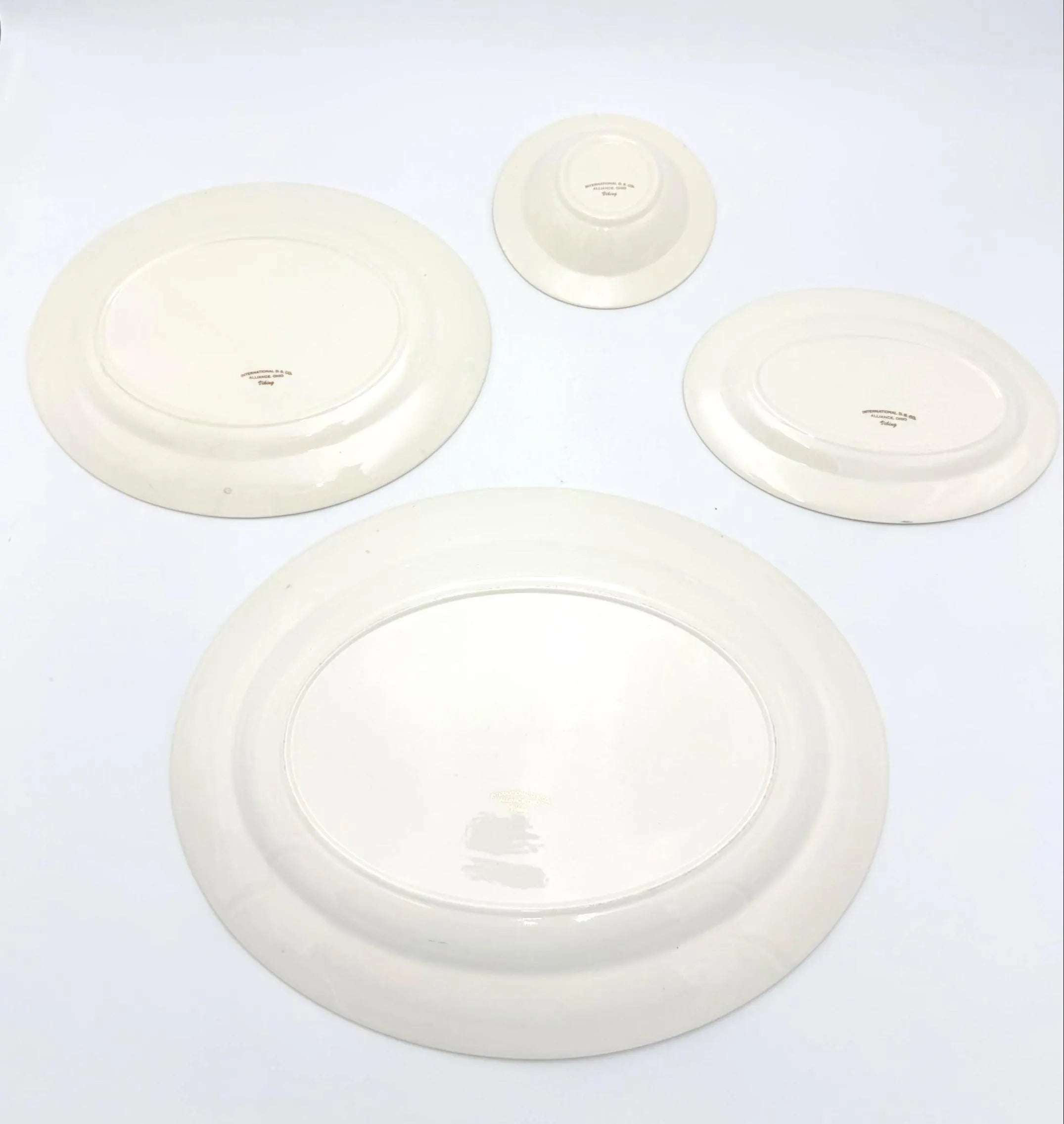 VINTAGE INTERNATIONAL D.S. CO. VIKING AQUA WHEAT FIVE-PIECE SERVING SET
