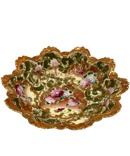 PAINTED MORIAGE BOWL – 12 INCH FLORAL CENTERPIECE WITH RAISED GOLD GILT – JAPAN CIRCA 1890s–1920s