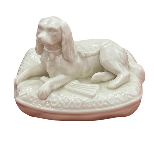 BELLEEK IRELAND PORCELAIN DOG ON PILLOW – 3RD GREEN MARK (1926–1946)