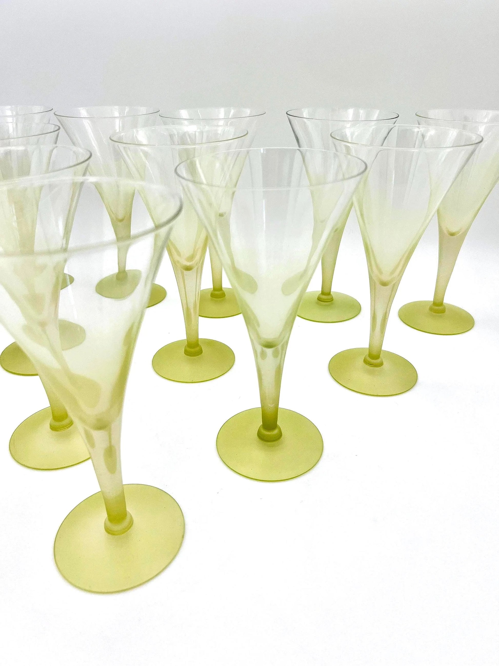 Set of 11 vintage 1950s Dorothy Thorpe wine glasses featuring the signature wide silver fade rim and clear round bowls.