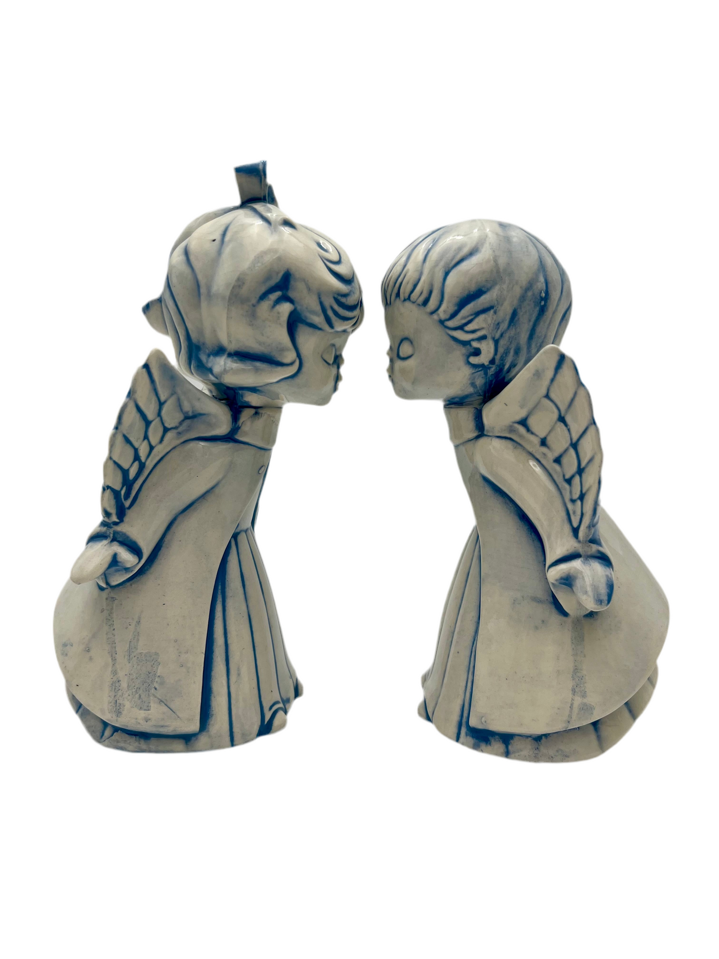 VINTAGE SIGNED CERAMIC KISSING ANGELS CIRCA 1983