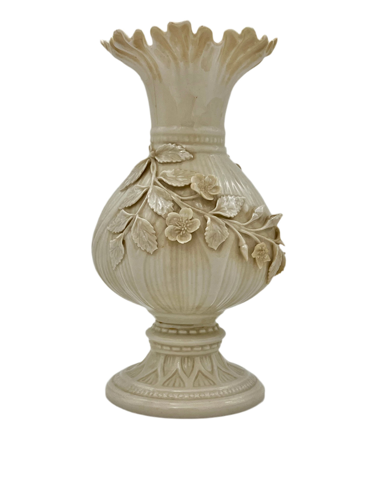 4TH MARK BELLEEK PORCELAIN VASE WITH FLOWERS, CIRCA 1946-1955