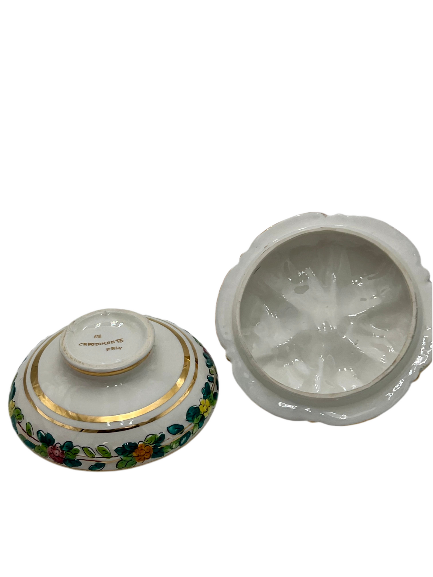 VINTAGE ITALIAN MAJOLICA COVERED DISH – HAND-PAINTED ADAM & EVE SCENES – GILDED BAROQUE DETAIL – DERUTA-STYLE CERAMIC BOX