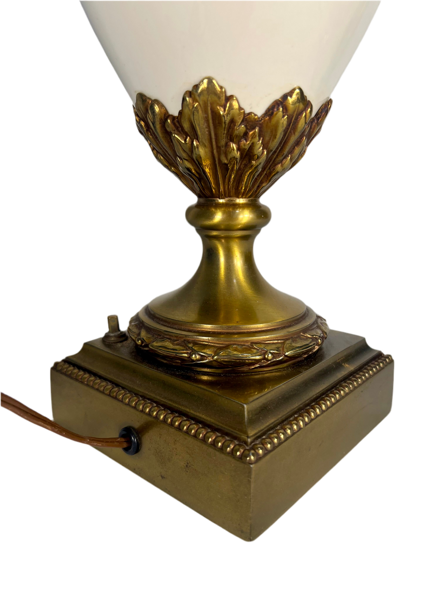 VINTAGE 1960s STIFFEL BRASS & MILK GLASS TABLE LAMP