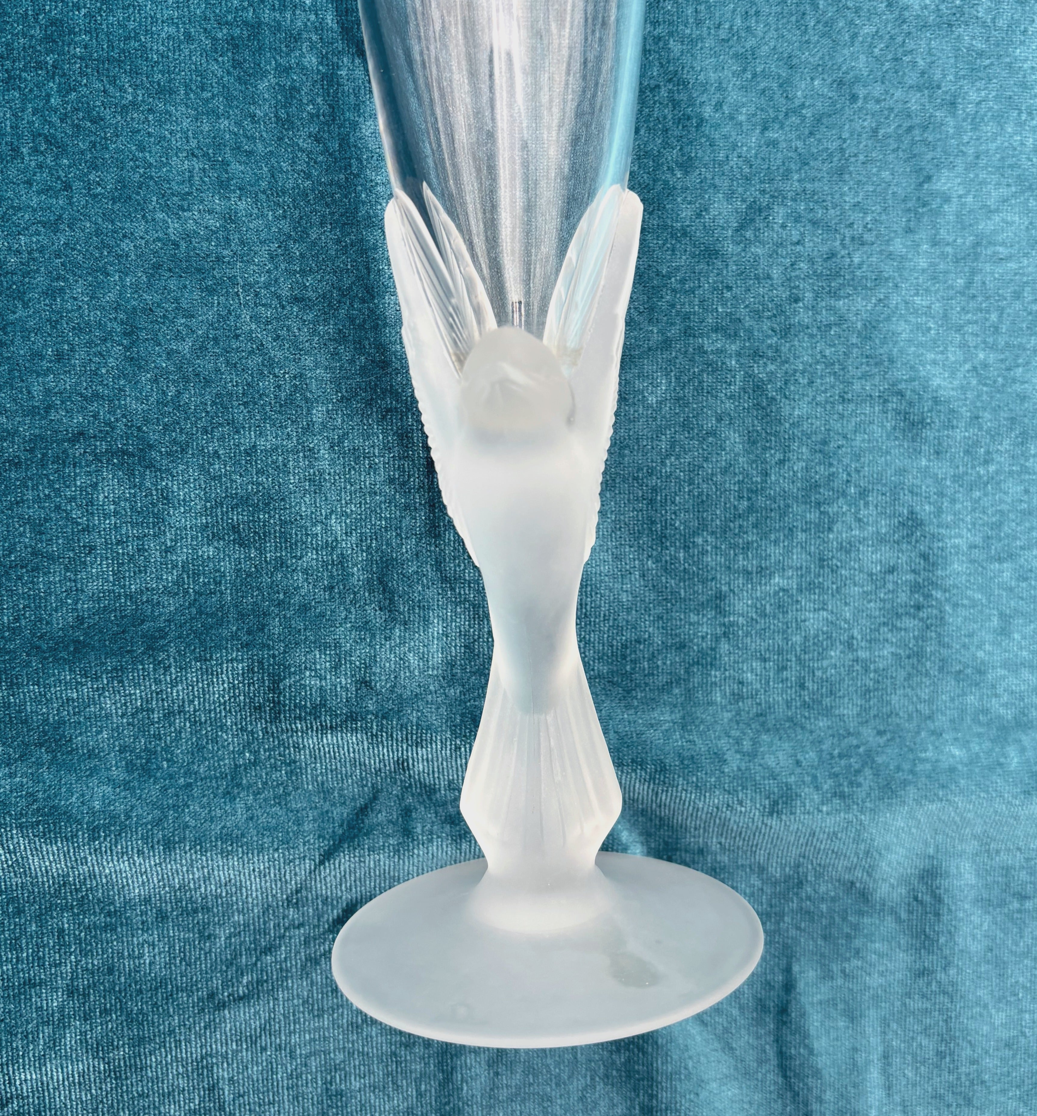 VINTAGE SASAKI WINGS CRYSTAL CHAMPAGNE FLUTE WITH FROSTED DOVE STEM