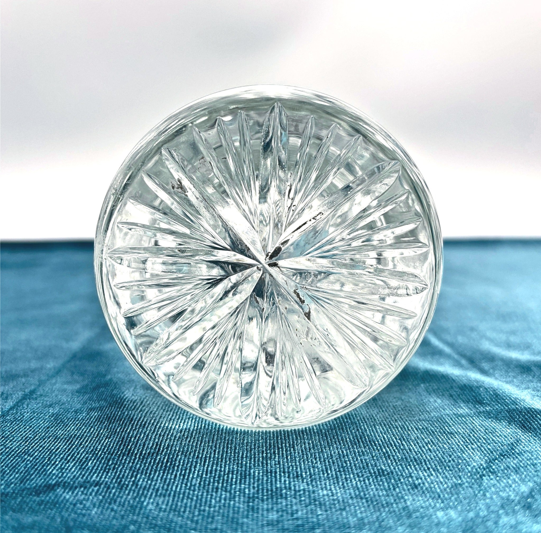 VINTAGE DEEP CUT CRYSTAL VASE WITH TREFOIL SCALLOPED RIM