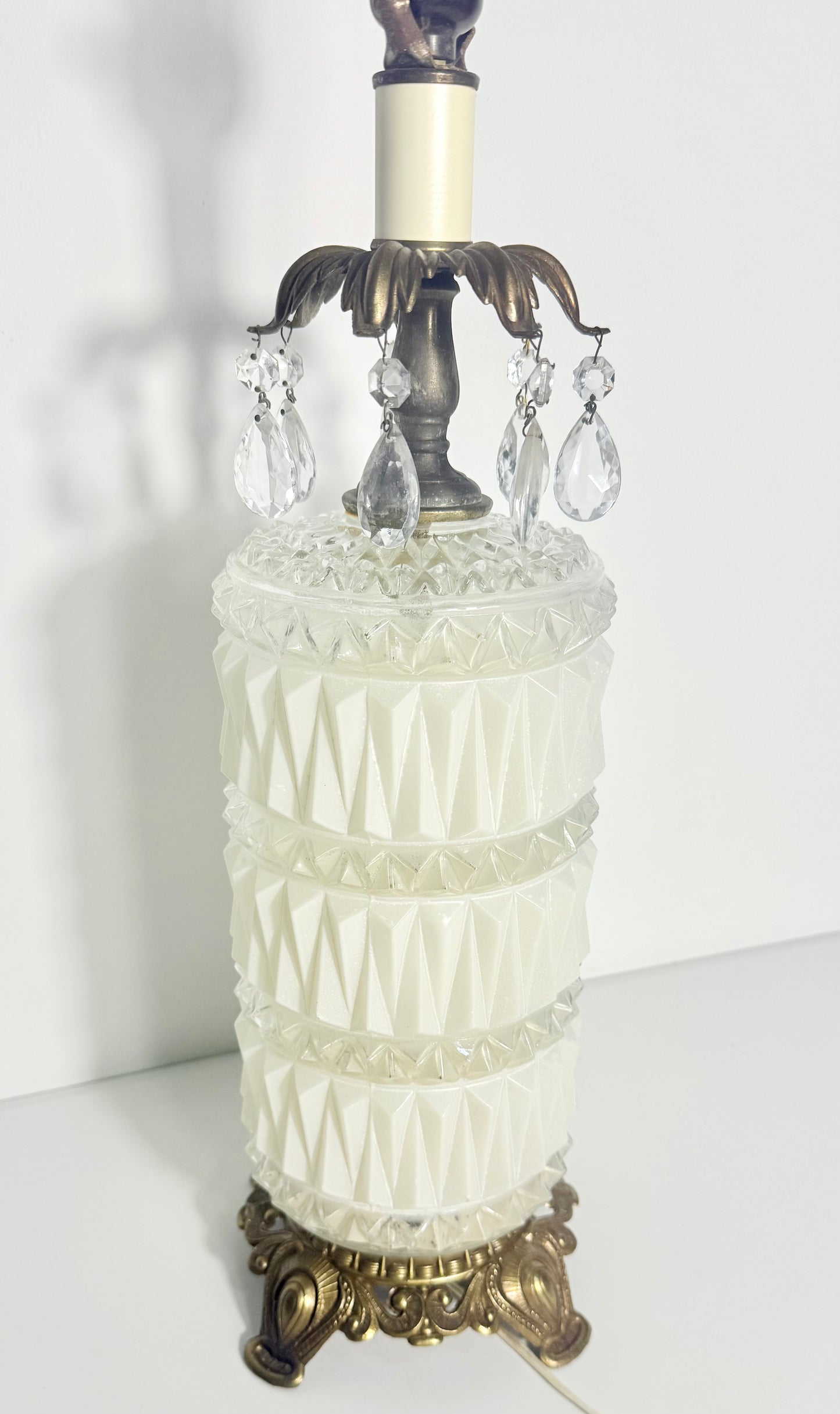 VINTAGE HOLLYWOOD REGENCY MILK GLASS TABLE LAMP – 31.5” – DIAMOND CUT GLOWING BASE – CRYSTAL PRISMS – MID CENTURY GLAM