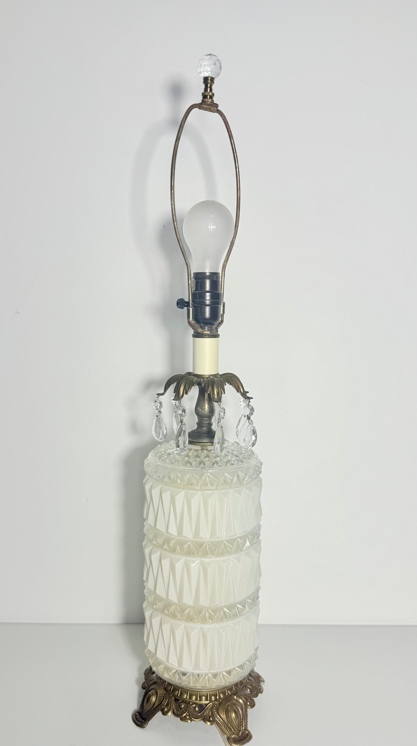 VINTAGE HOLLYWOOD REGENCY MILK GLASS TABLE LAMP – 31.5” – DIAMOND CUT GLOWING BASE – CRYSTAL PRISMS – MID CENTURY GLAM