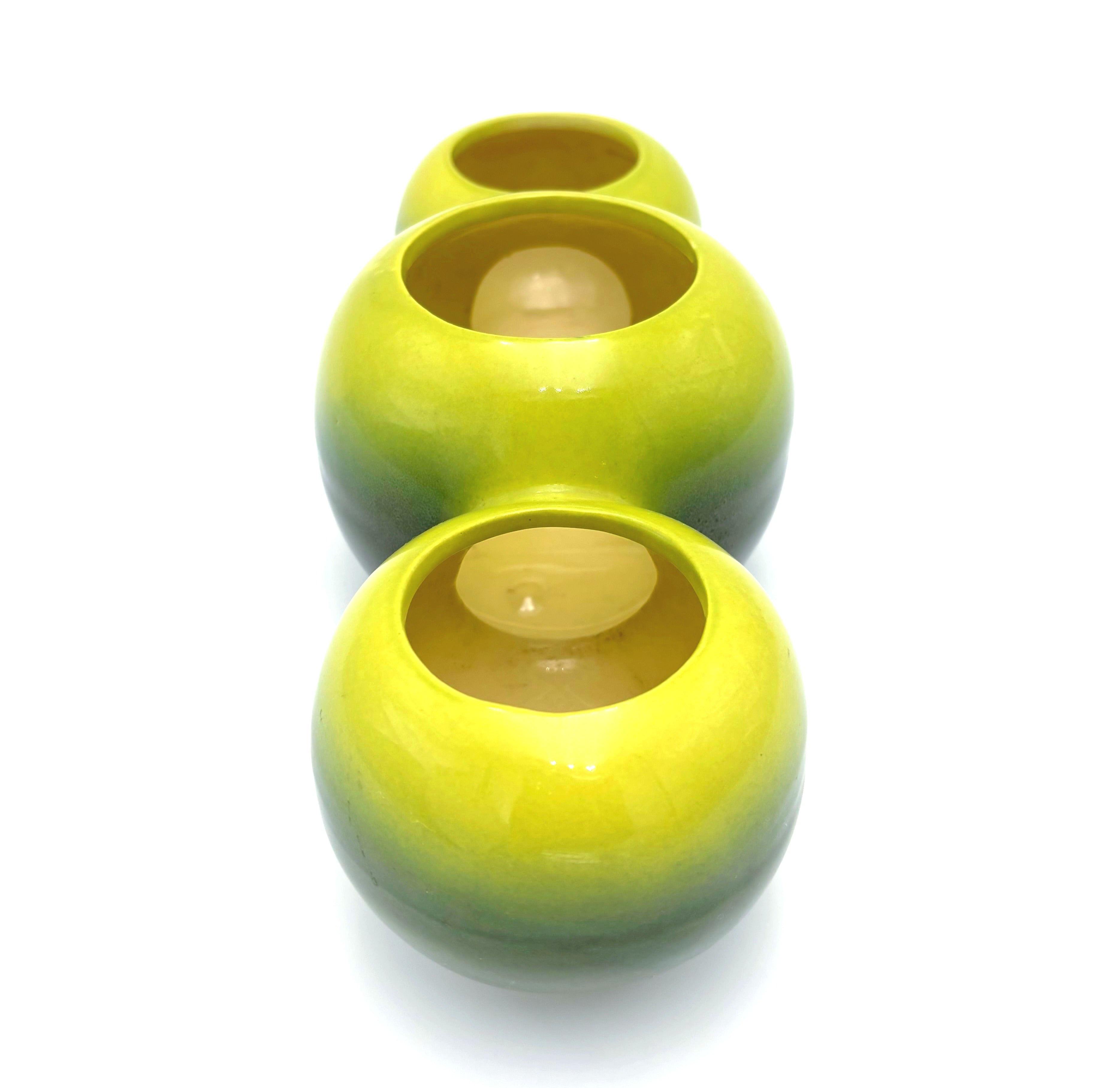 VINTAGE HULL POTTERY TRIPLE PLANTER – CHARTREUSE GREEN MID-CENTURY CERAMIC FLOWER ARRANGER