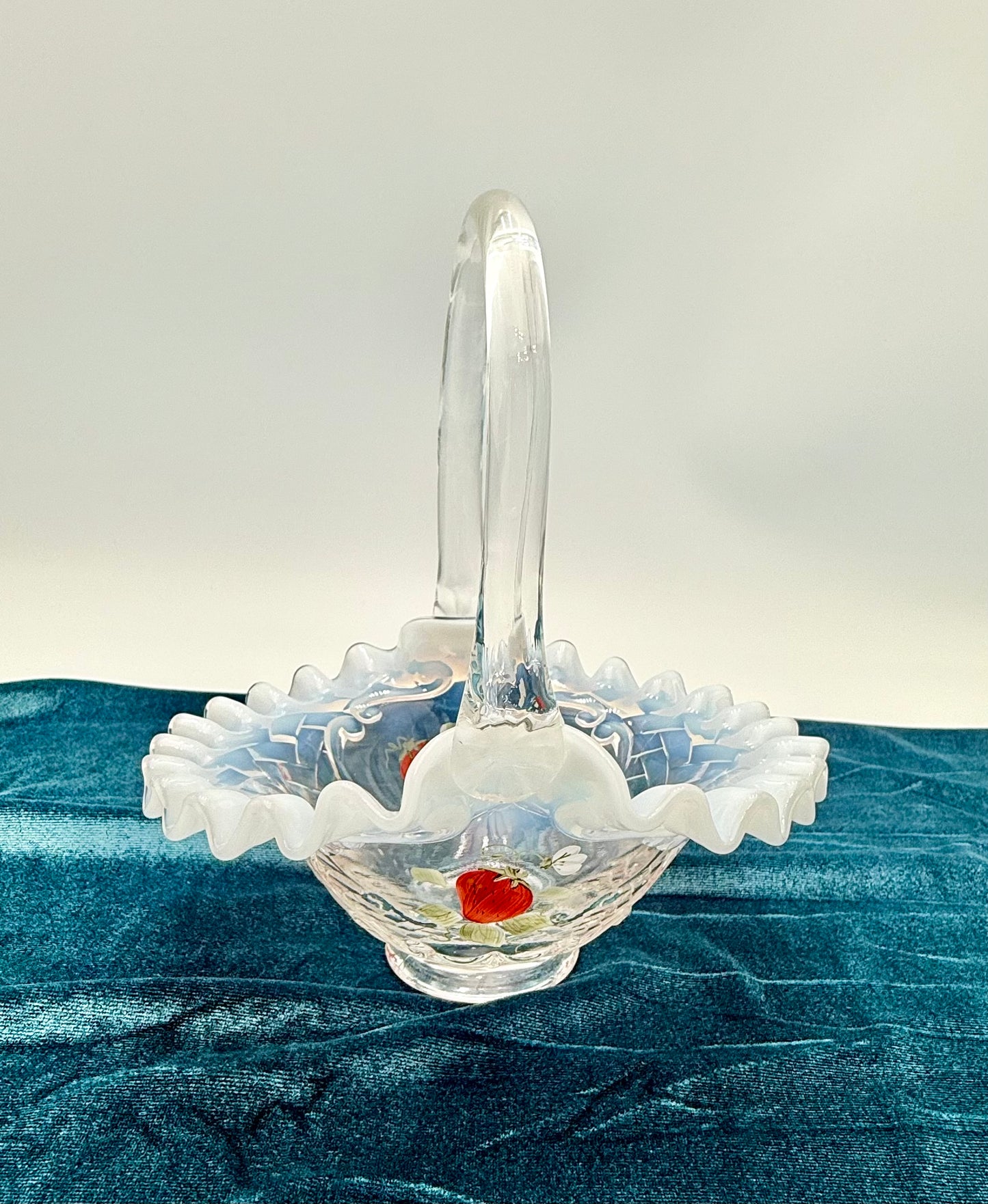 VINTAGE 1980s FENTON HAND-PAINTED STRAWBERRY BASKET – OPALESCENT GLASS WITH RUFFLED EDGE – 8x6.5 IN – EXCELLENT CONDITION